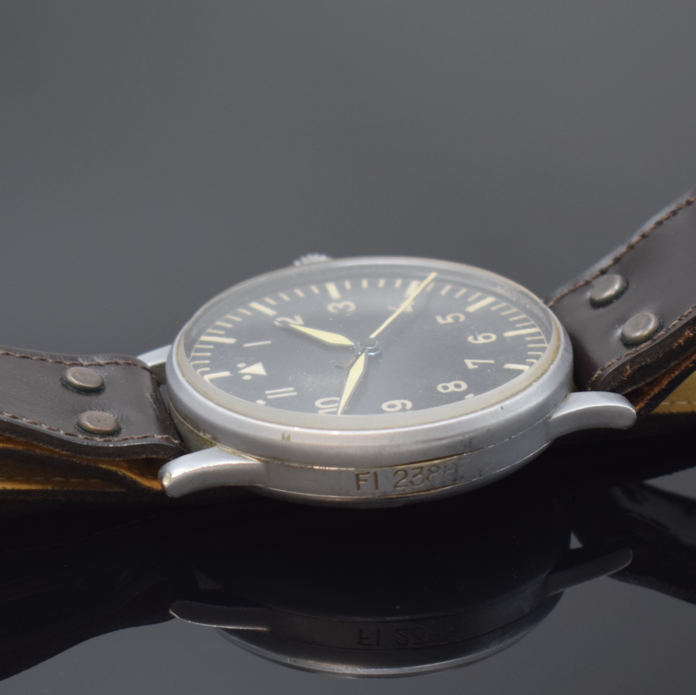 Detail c: THOMMEN / WEMPE Chronometer-Werke Hamburg Flieger B-Uhr FL 23883, Deutschland/Schweiz um 1940, grau lackiertes Metallgeh., Bauart: Thommen, ...