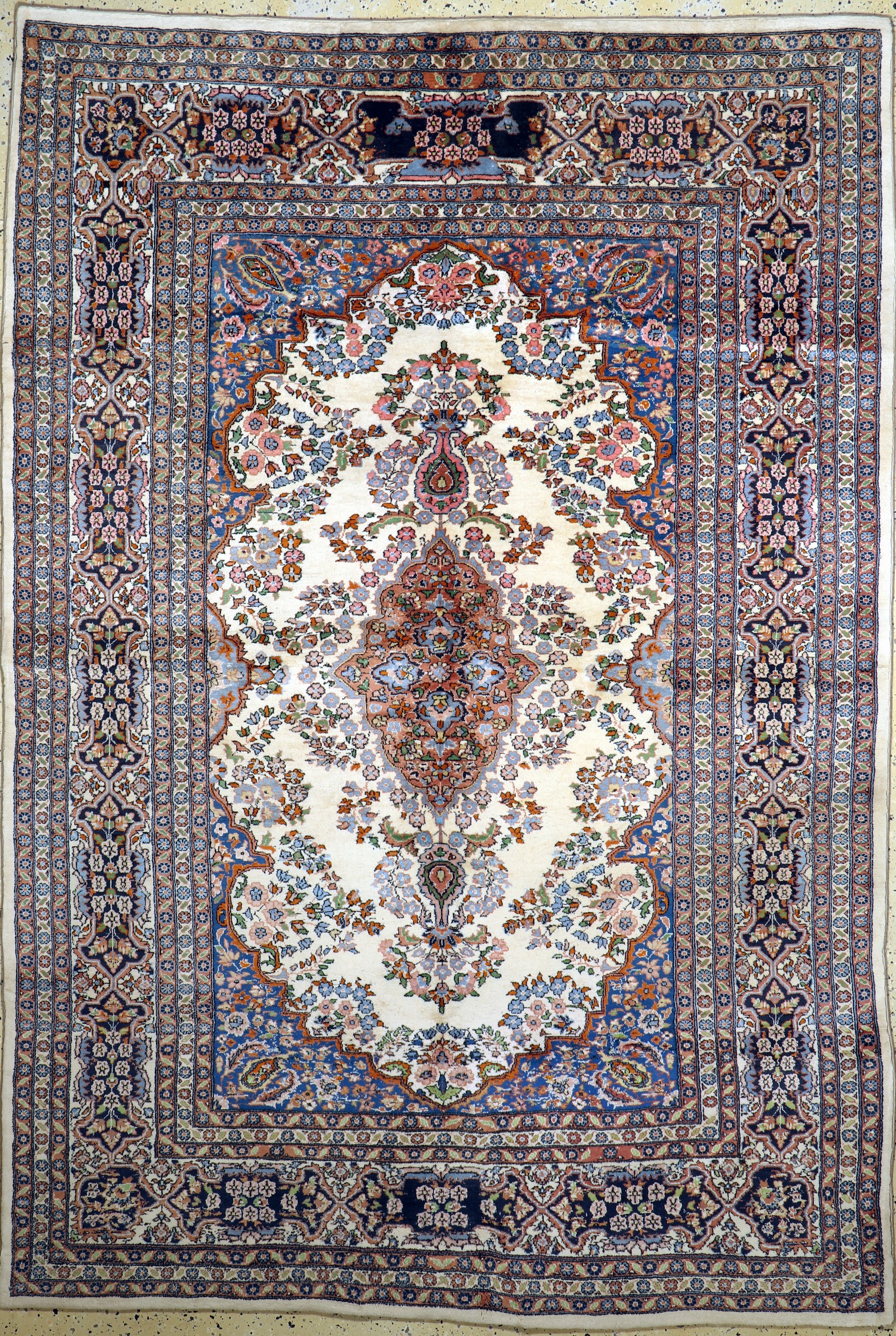 Lahor Kork fein, Pakistan, Mitte 20.Jhd, Korkwolle, ca. 265 x 183 cm, gereinigt, EHZ: 2