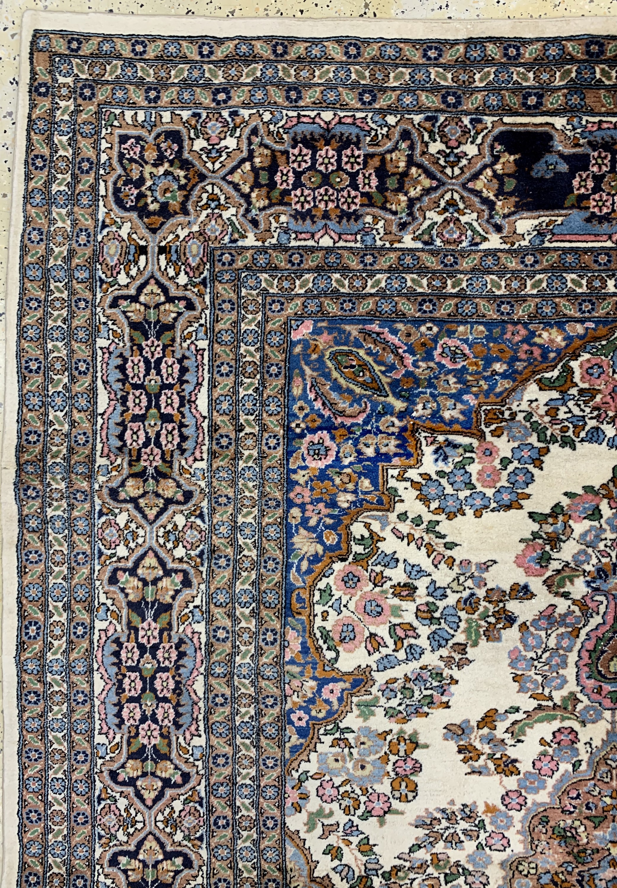 Detail c: Lahor Kork fein, Pakistan, Mitte 20.Jhd, Korkwolle, ca. 265 x 183 cm, gereinigt, EHZ: 2