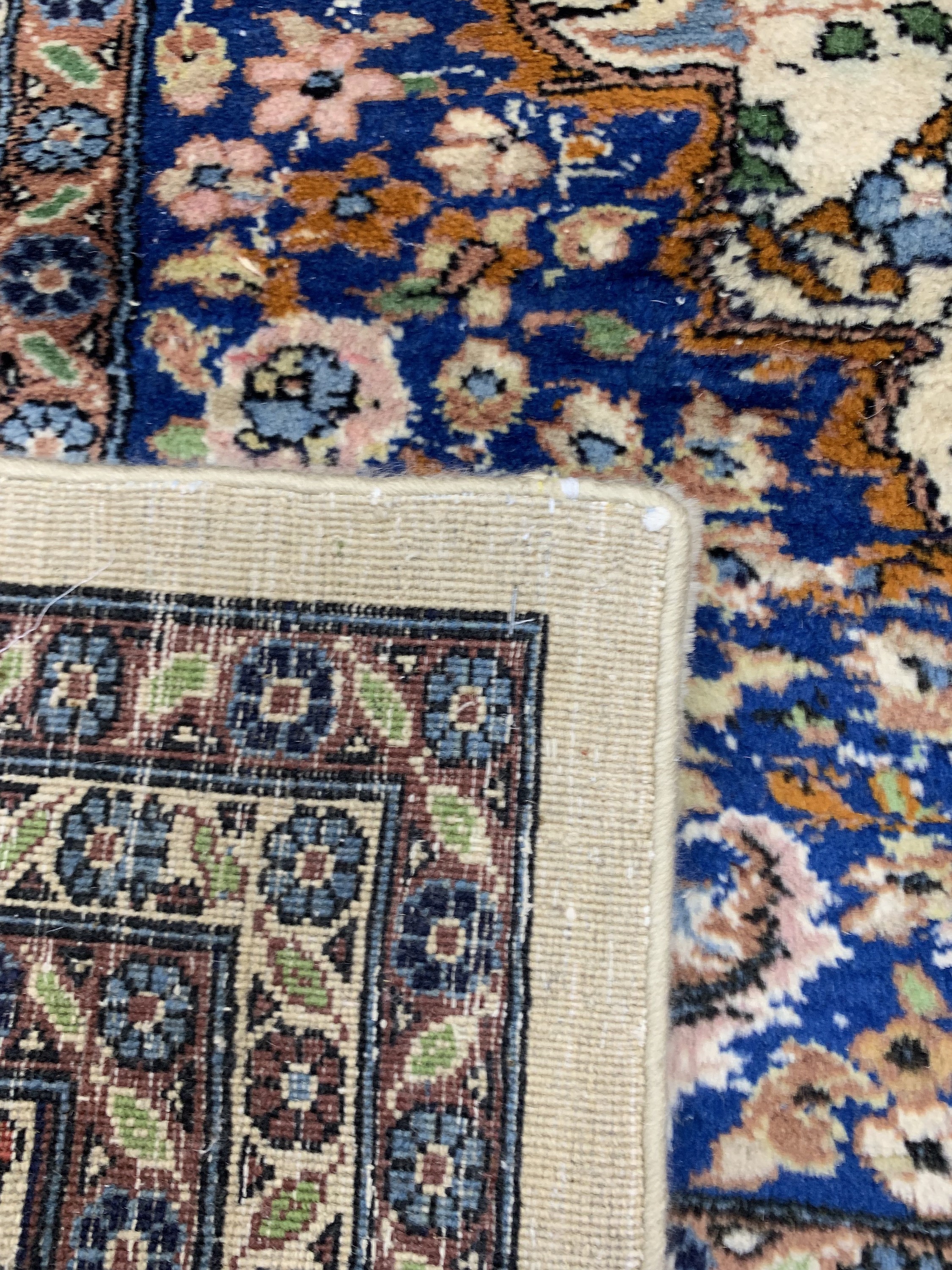 Detail f: Lahor Kork fein, Pakistan, Mitte 20.Jhd, Korkwolle, ca. 265 x 183 cm, gereinigt, EHZ: 2