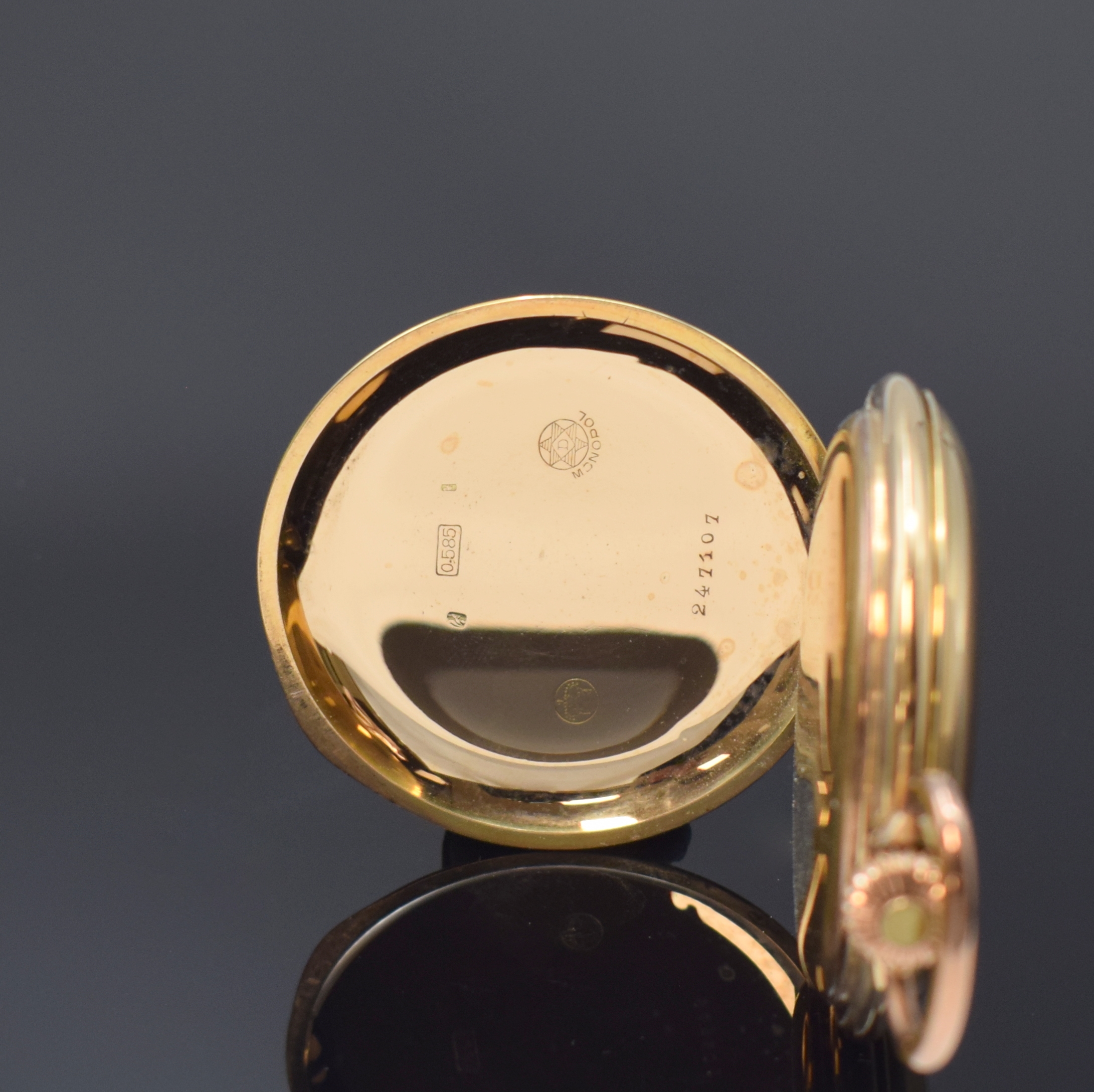 Detail d: MONOPOL DÜRRSTEIN Savonette in GG 585/000, Schweiz um 1905, glattes Geh. dell., Sprungdeckel m. Monogramm, Innen m. Widmung, Metallcuvette, ...