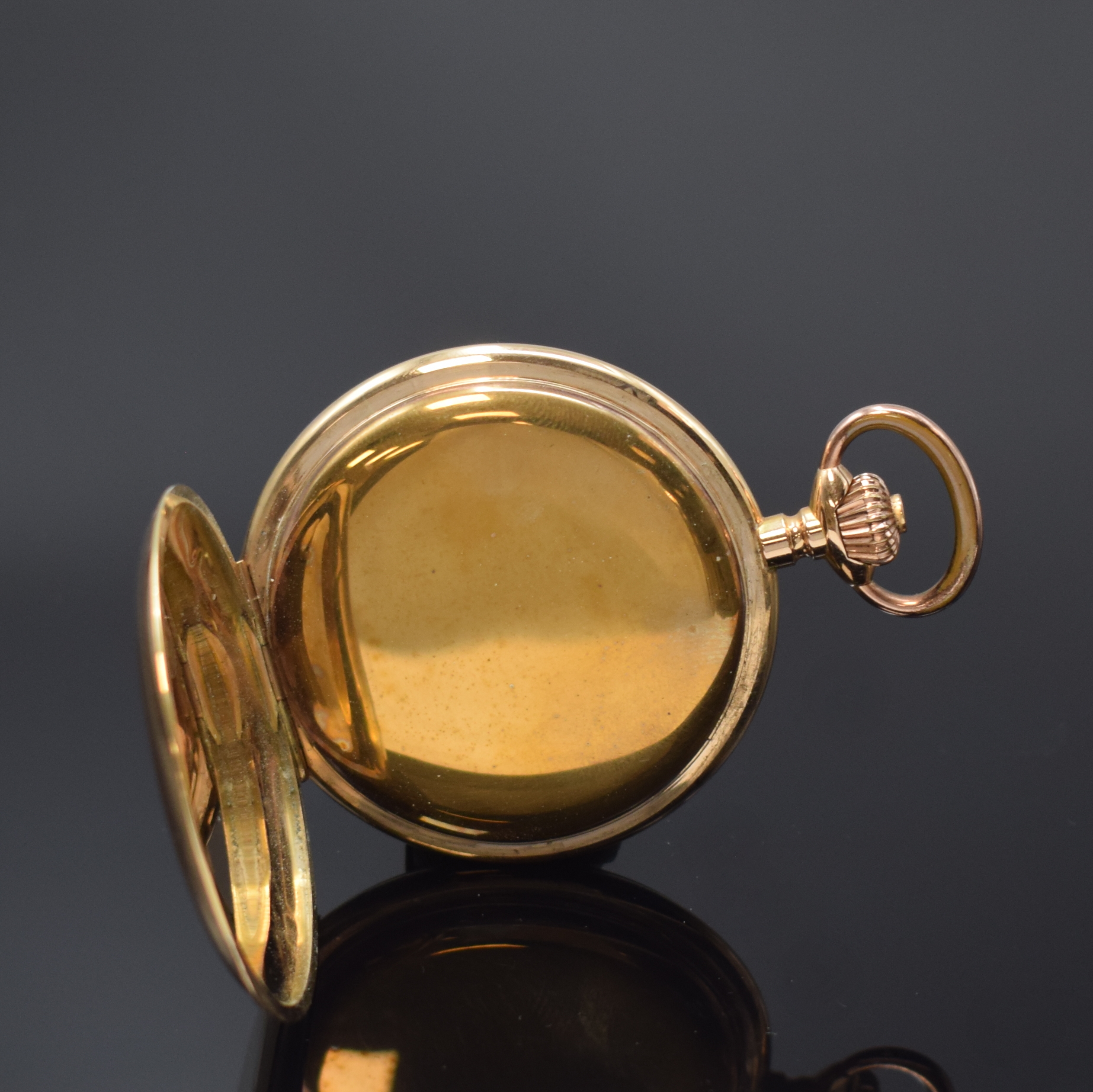 Detail e: MONOPOL DÜRRSTEIN Savonette in GG 585/000, Schweiz um 1905, glattes Geh. dell., Sprungdeckel m. Monogramm, Innen m. Widmung, Metallcuvette, ...