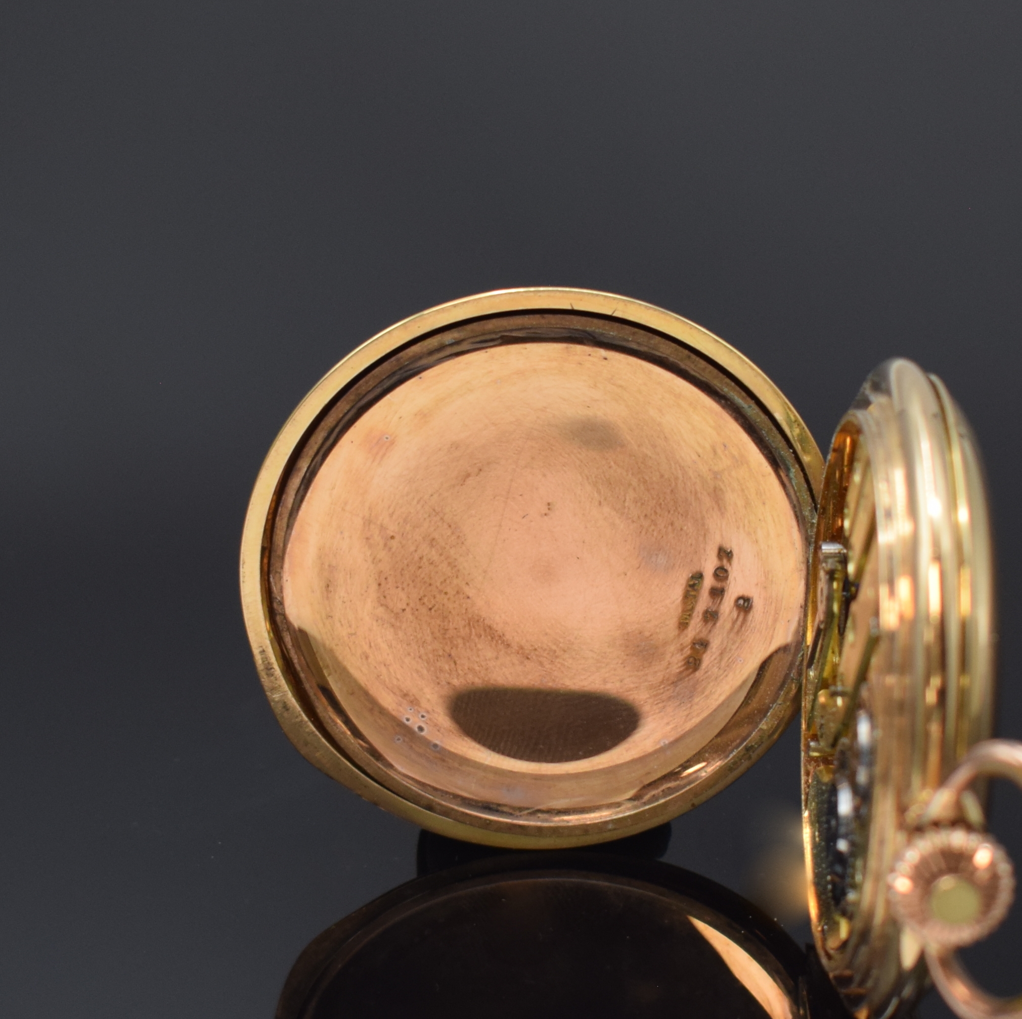 Detail f: MONOPOL DÜRRSTEIN Savonette in GG 585/000, Schweiz um 1905, glattes Geh. dell., Sprungdeckel m. Monogramm, Innen m. Widmung, Metallcuvette, ...