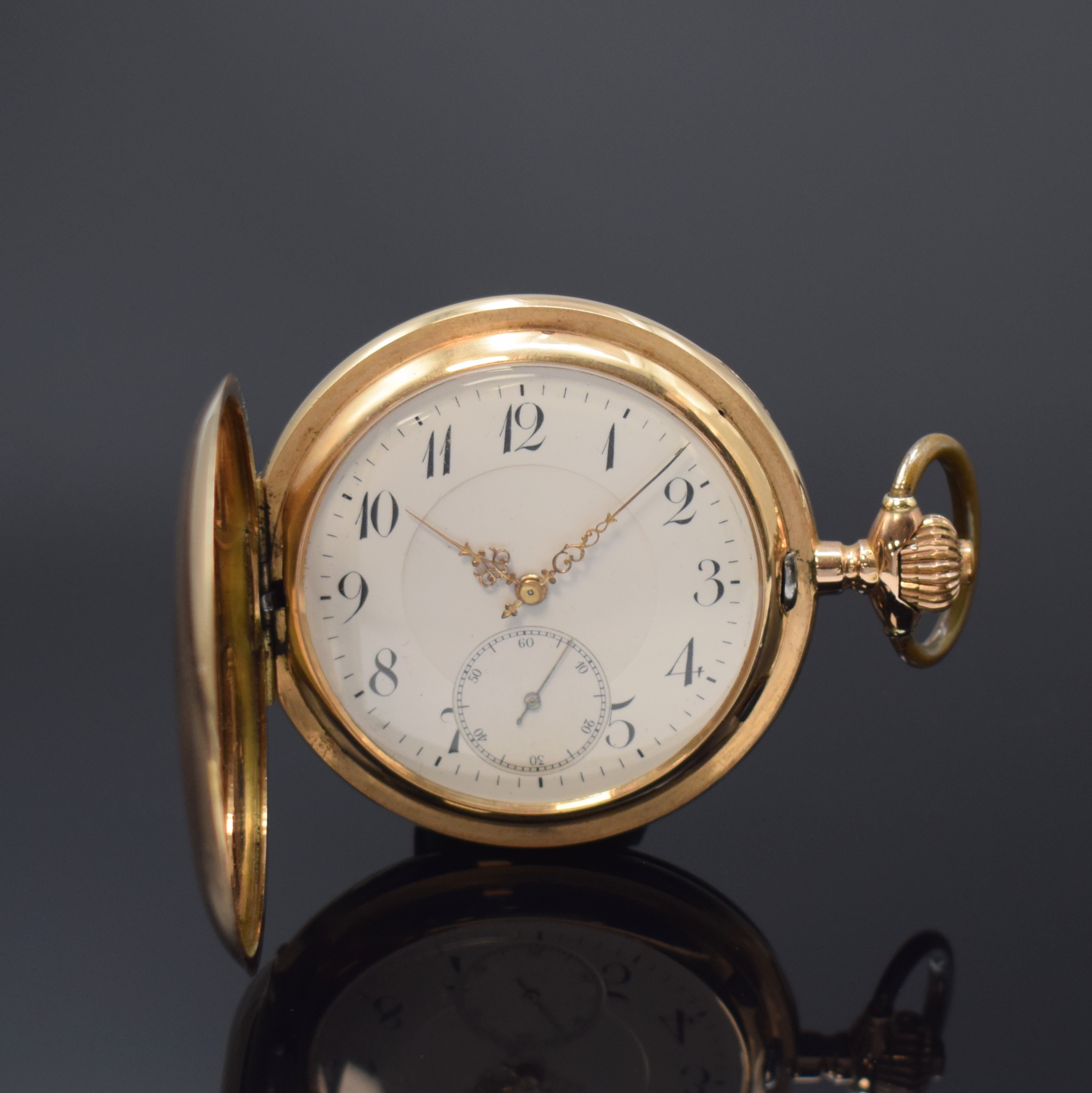 Herrensavonette in RoseG 585/000, Schweiz um 1910, Geh. dell., guill. Sprung- (m. Monogrammspiegel) u. Rückdeckel, Metallcuvette, Emailzifferbl. m. ...
