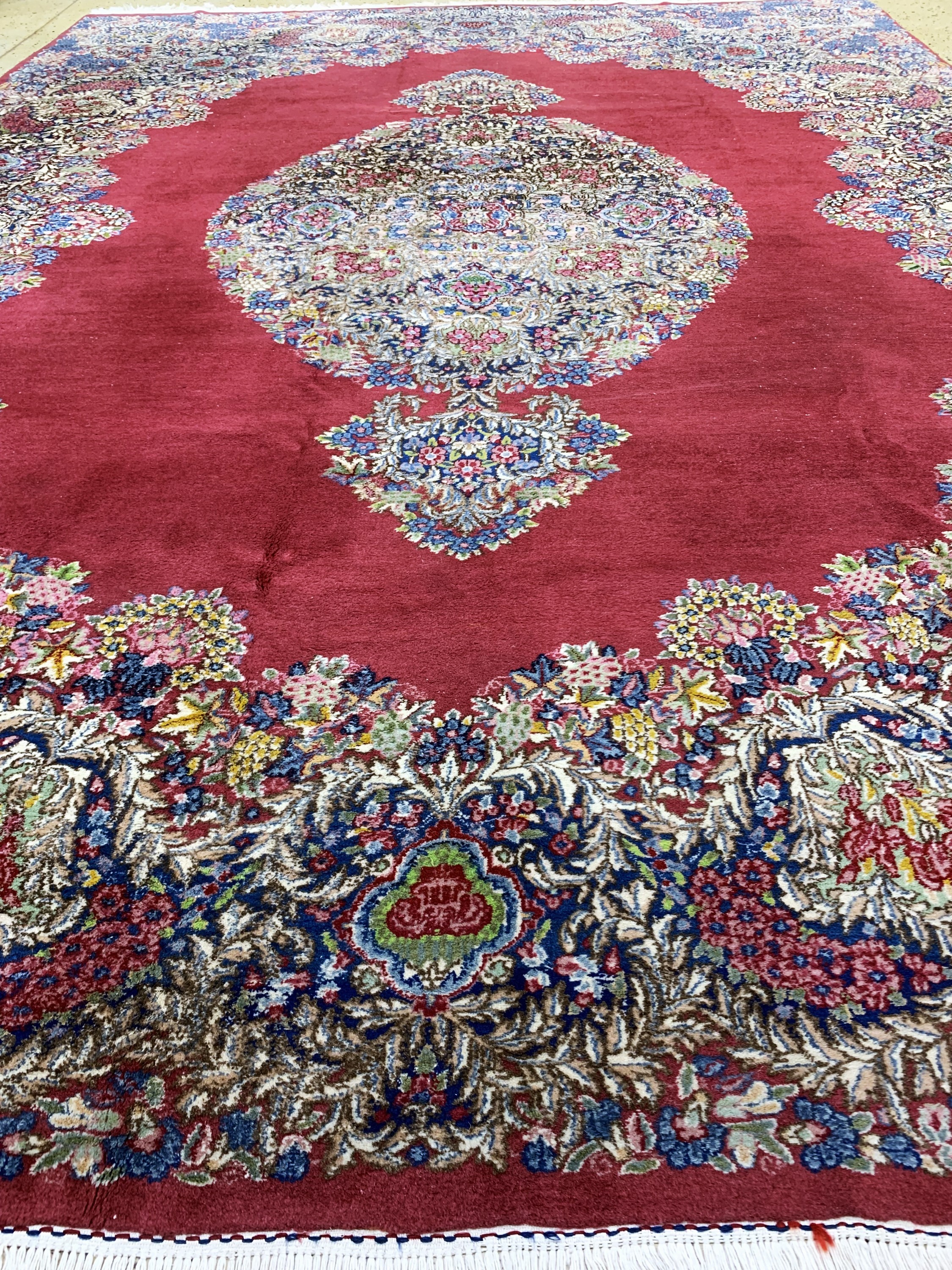 Detail f: Kerman Lawar alt, Persien, Anfang 20.Jhd, Wolle auf Baumwolle, ca. 355 x 265 cm, EHZ: 3,(kleine Restaurierungen)