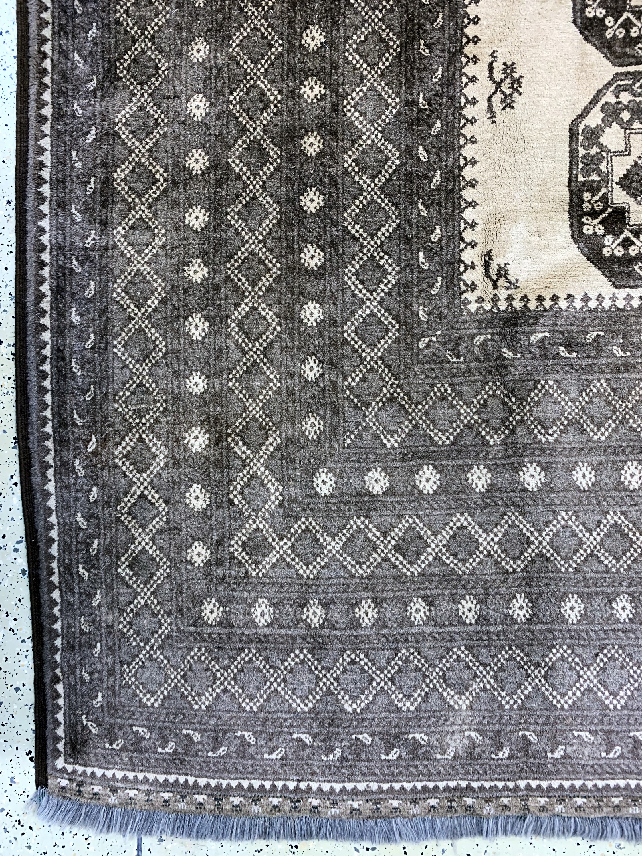 Detail b: Ersari alt, Afghanistan, Mitte 20.Jhd, Wolle auf Wolle, ca. 408 x 308 cm, gereinigt, EHZ: 1-2, (kleiner restaurierung)