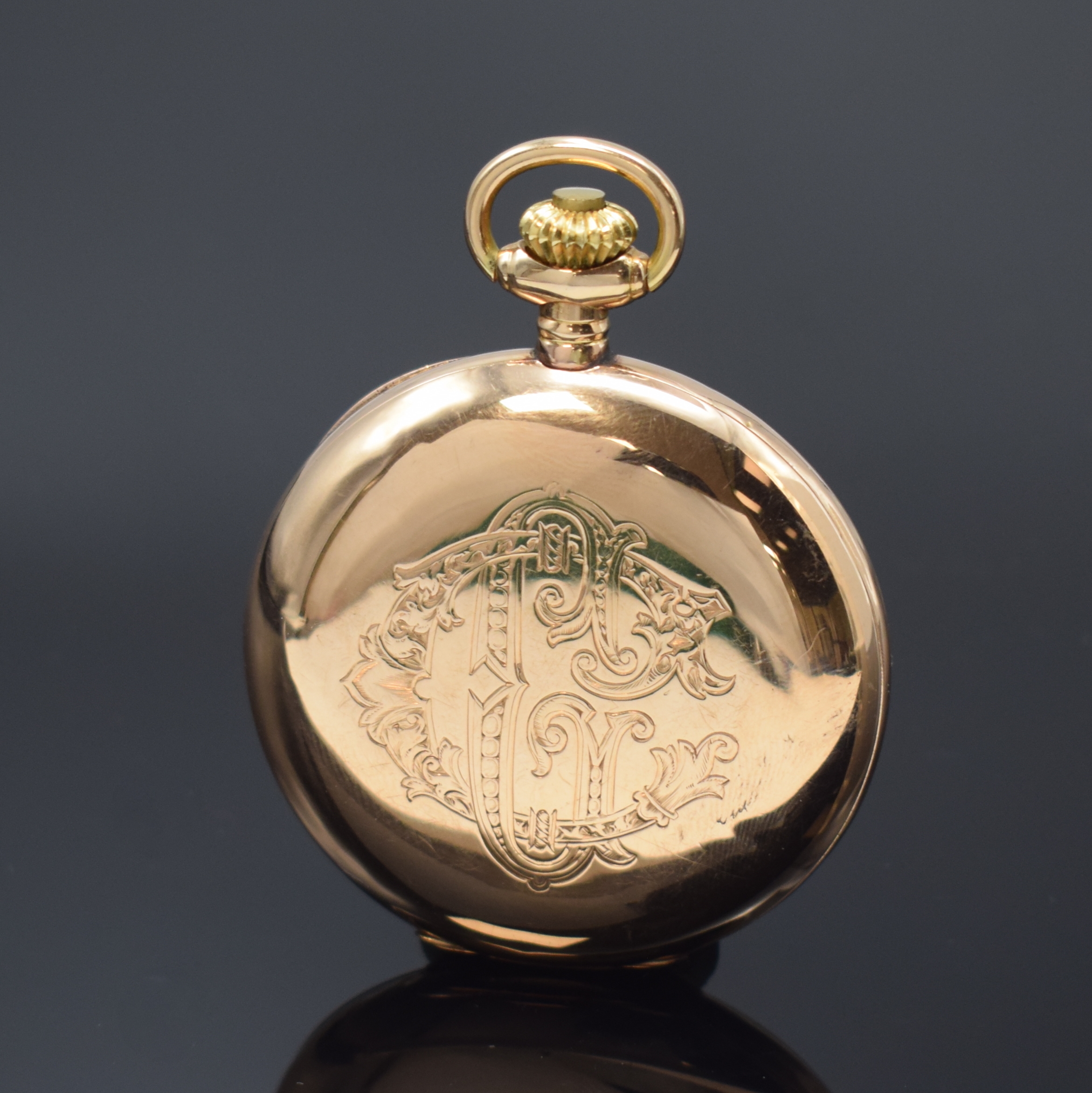 Detail b: ALPINA Herrensavonette in RoseG 585/000, Schweiz um 1904, glattes 3-Deckel Goldgeh. dell., Sprungdeckel m. Monogramm, Cuvette m. Widmung, ...