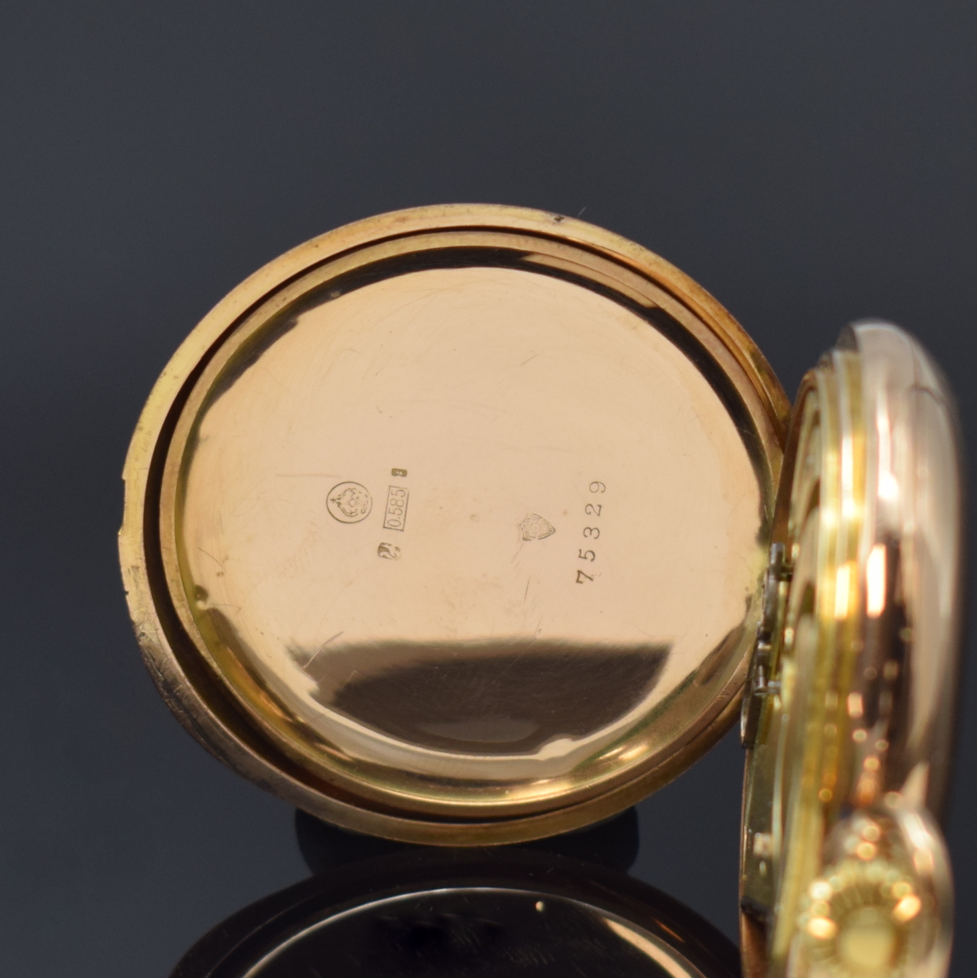 Detail f: ALPINA Herrensavonette in RoseG 585/000, Schweiz um 1904, glattes 3-Deckel Goldgeh. dell., Sprungdeckel m. Monogramm, Cuvette m. Widmung, ...