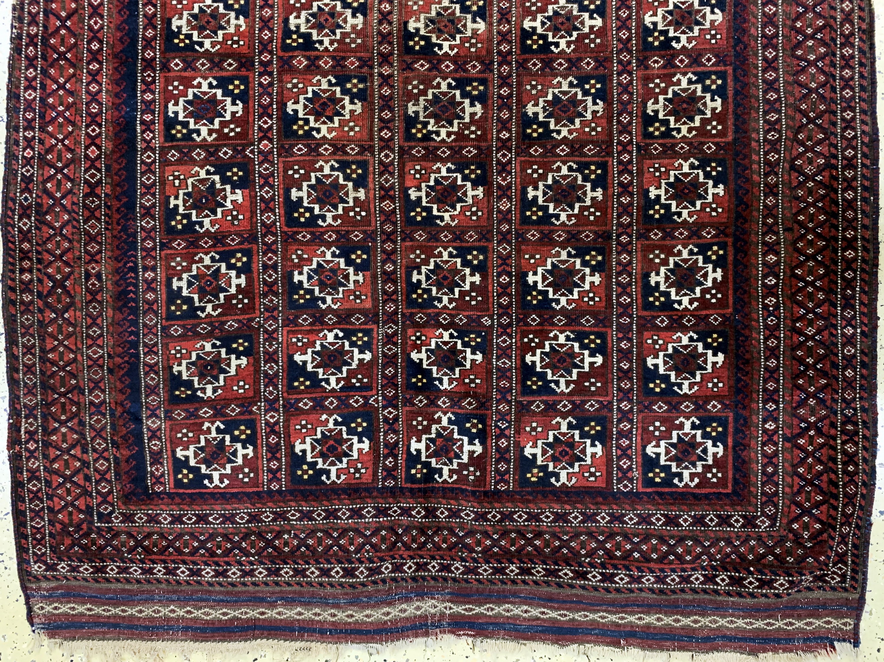 Detail b: Belutsch antik, Persien, um 1900, Wolle aufWolle, ca. 240 x 155 cm, EHZ: 3-4