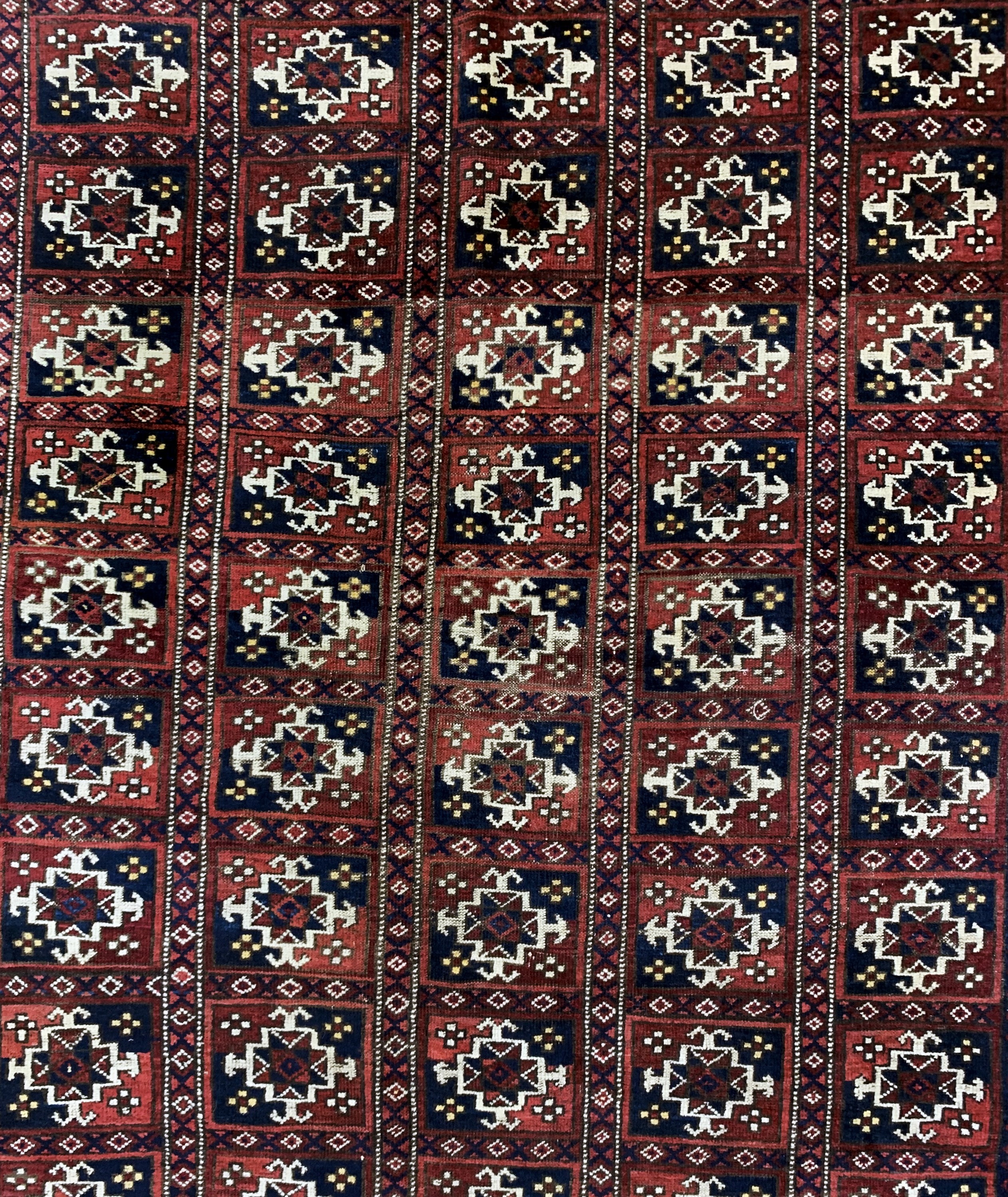 Detail c: Belutsch antik, Persien, um 1900, Wolle aufWolle, ca. 240 x 155 cm, EHZ: 3-4