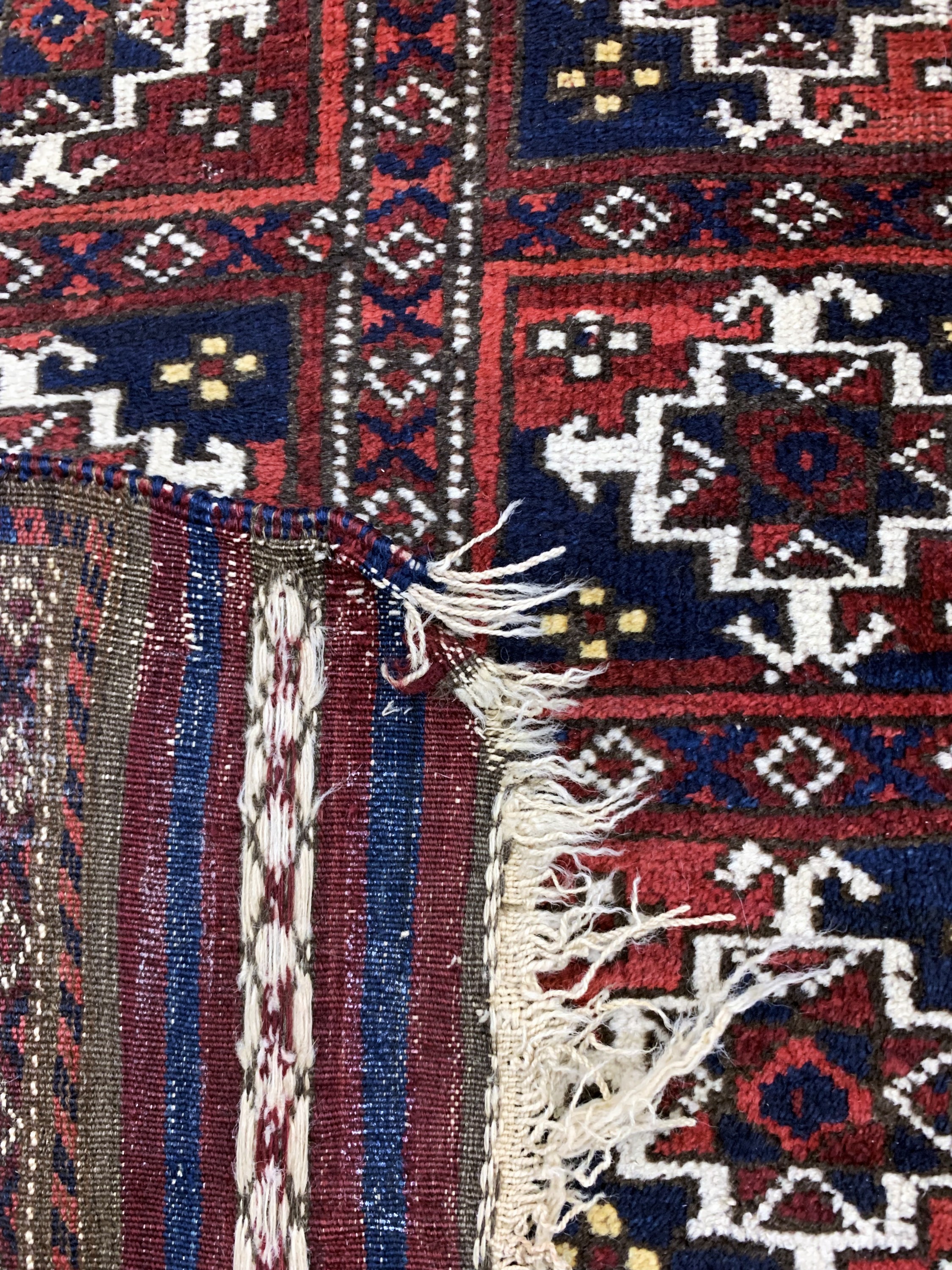 Detail e: Belutsch antik, Persien, um 1900, Wolle aufWolle, ca. 240 x 155 cm, EHZ: 3-4