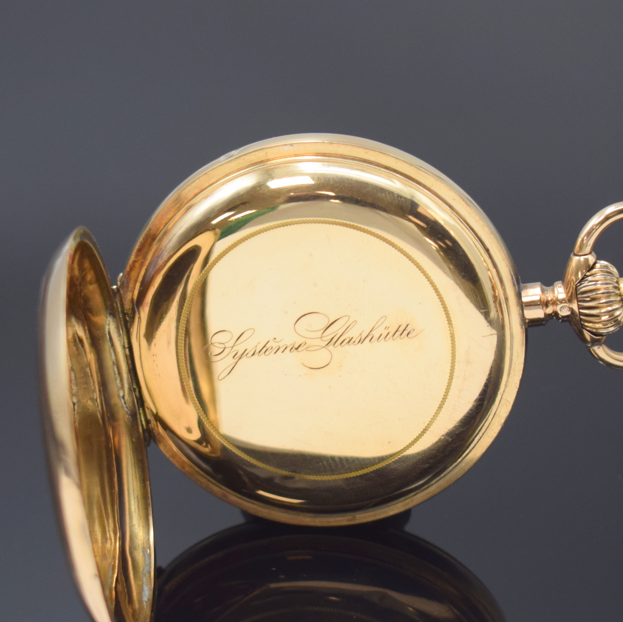 Detail e: SYSTEME GLASHÜTTE Herrensavonette in GG 585/000, Schweiz um 1910, guill. 3-Deckel- Goldgeh. sign. L.U.C dell., Sprungdeckel m. Monogramm, ...