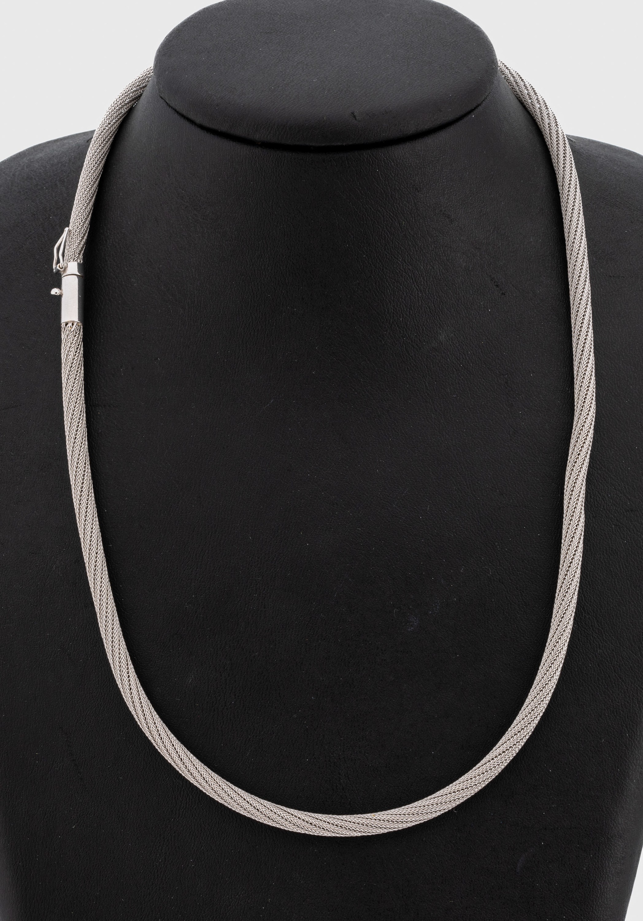 18 kt Gold Collier, WG 750/000, sat., L. ca. 49 cm, Kastenschloss mit Sicherheitsacht, ca. 19.1 g