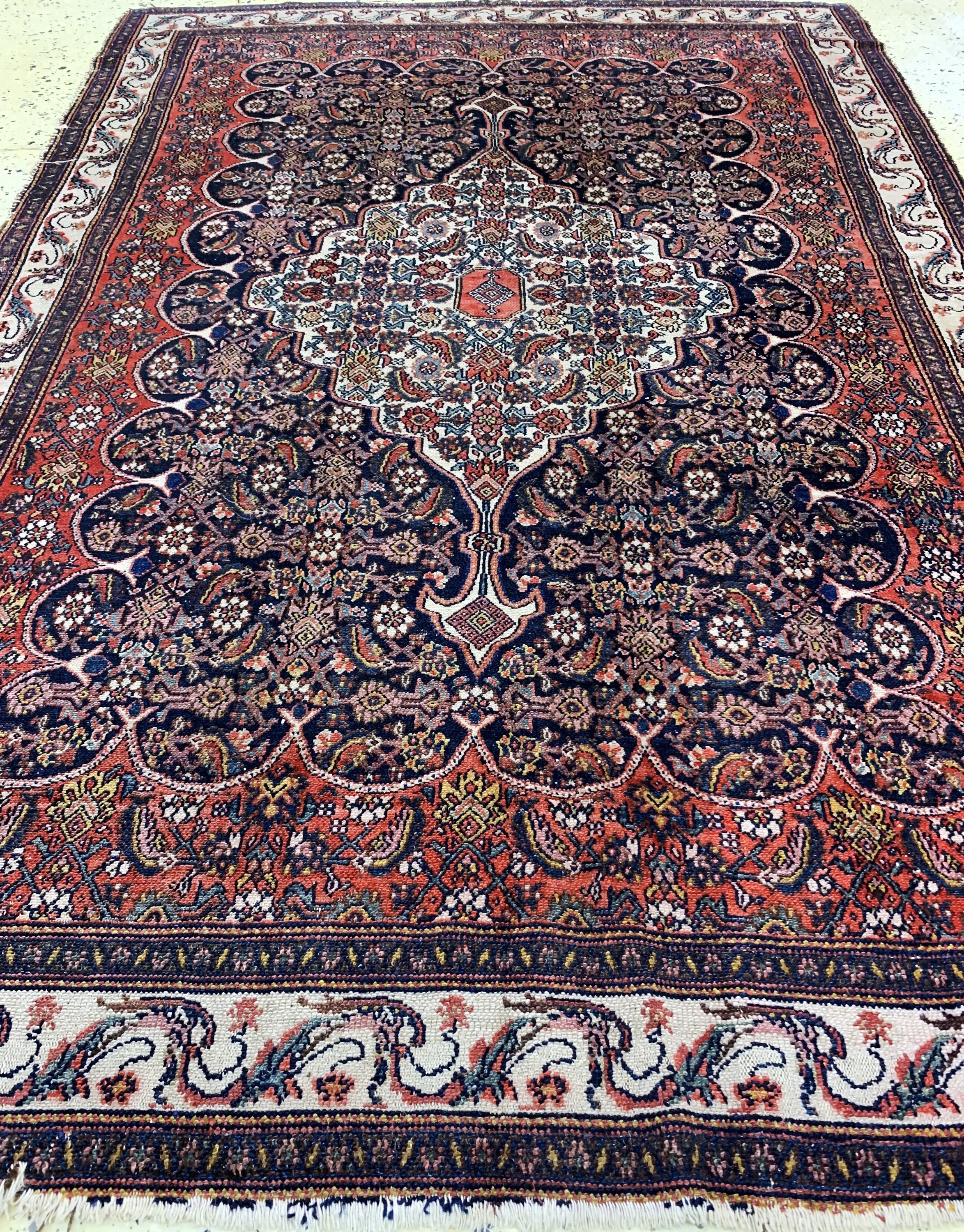 Detail d: Senneh antik, Persien, um 1900, Wolle auf Baumwolle, ca. 184 x 125 cm, EHZ: 4