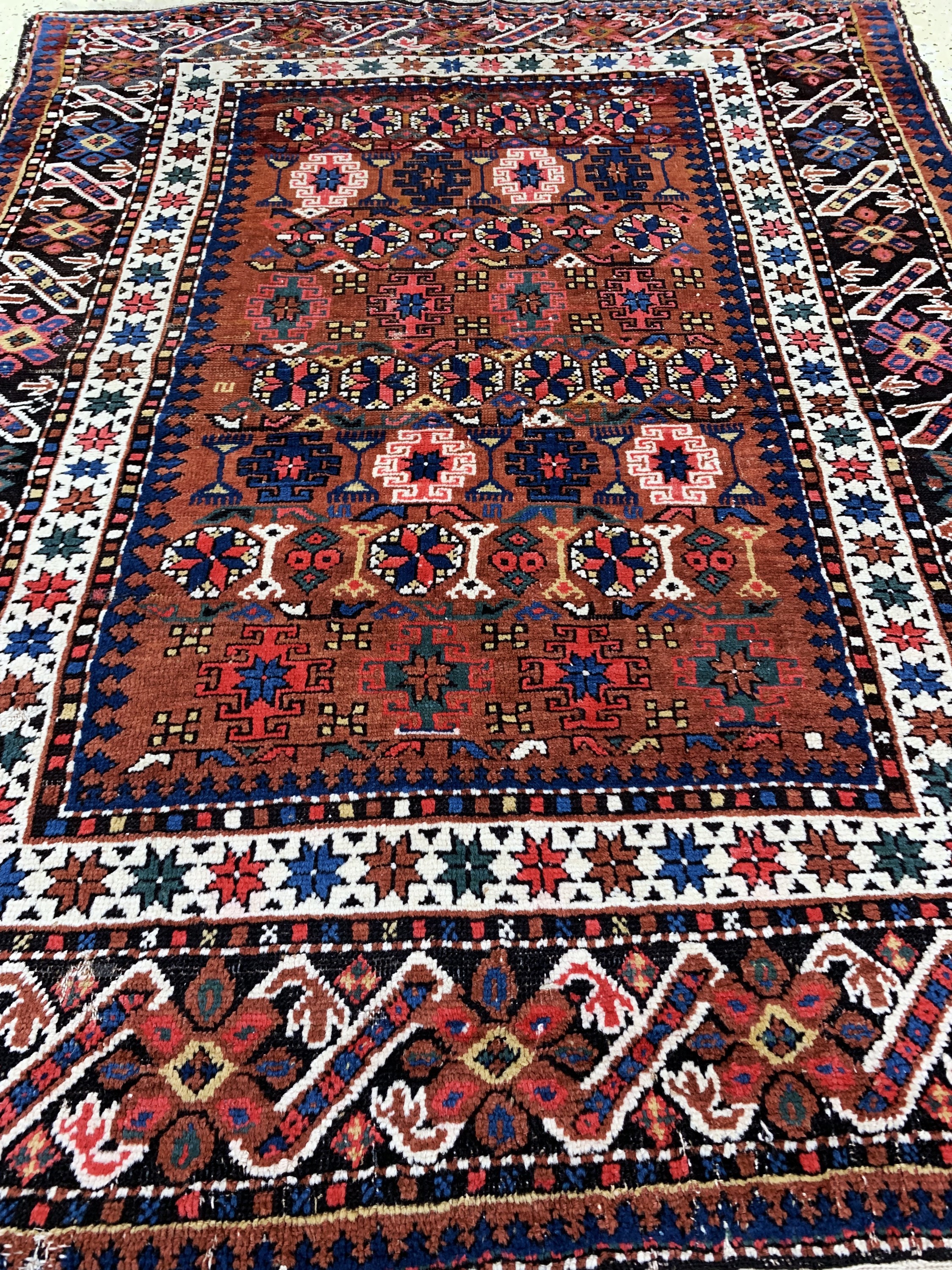 Detail c: Kazak antik, Kaukasus, um 1900, Wolle auf Wolle, ca. 150 x 117 cm, EHZ: 3, (restauriert)