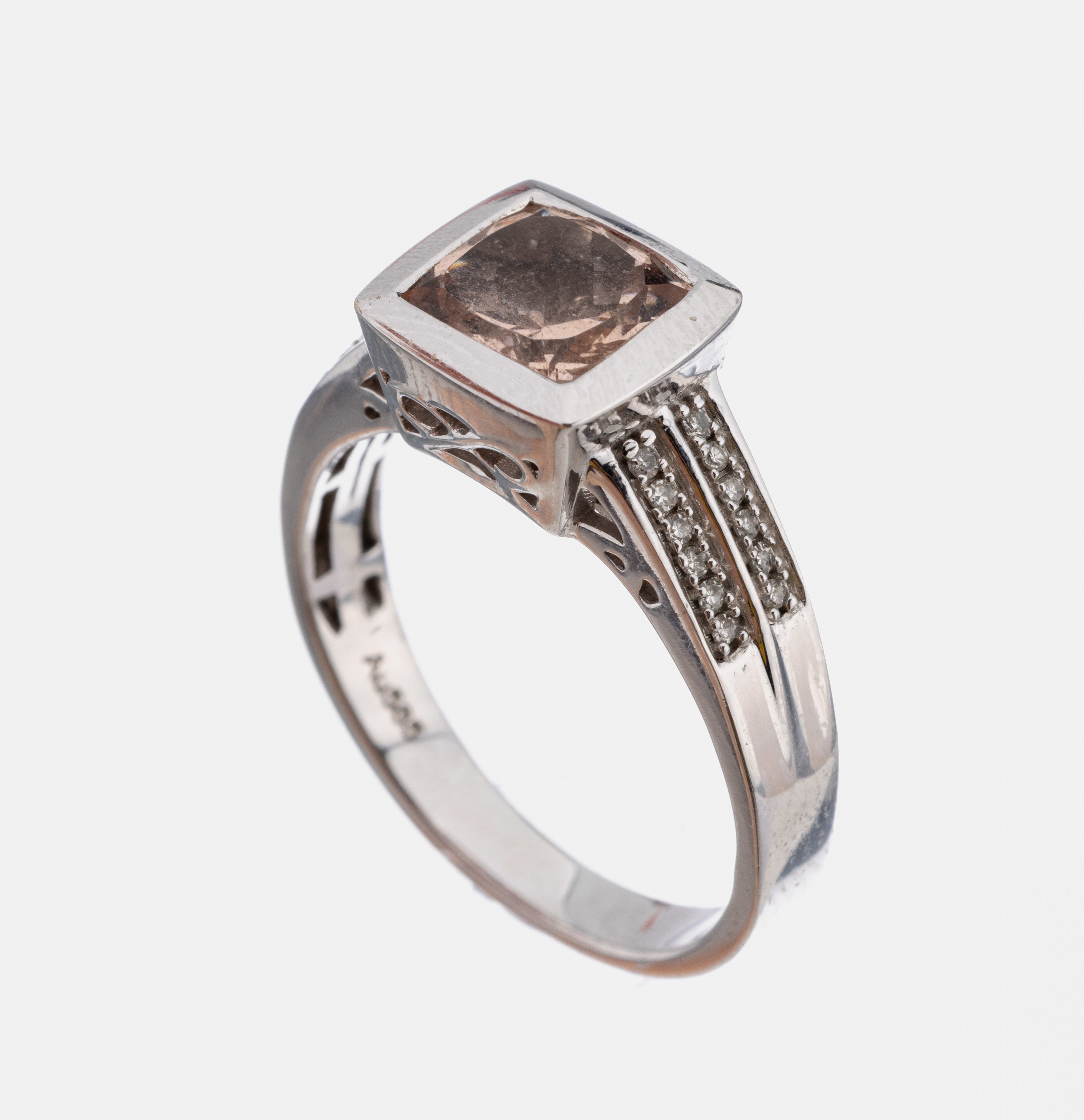 14 kt Gold Morganit-Diamant-Ring, WG 585/000, mittig mit facett. Morganit ca. 1.20 ct, Ringschultern bes. mit 24 8/8-Diamanten zus. ca. 0.12 ct ...