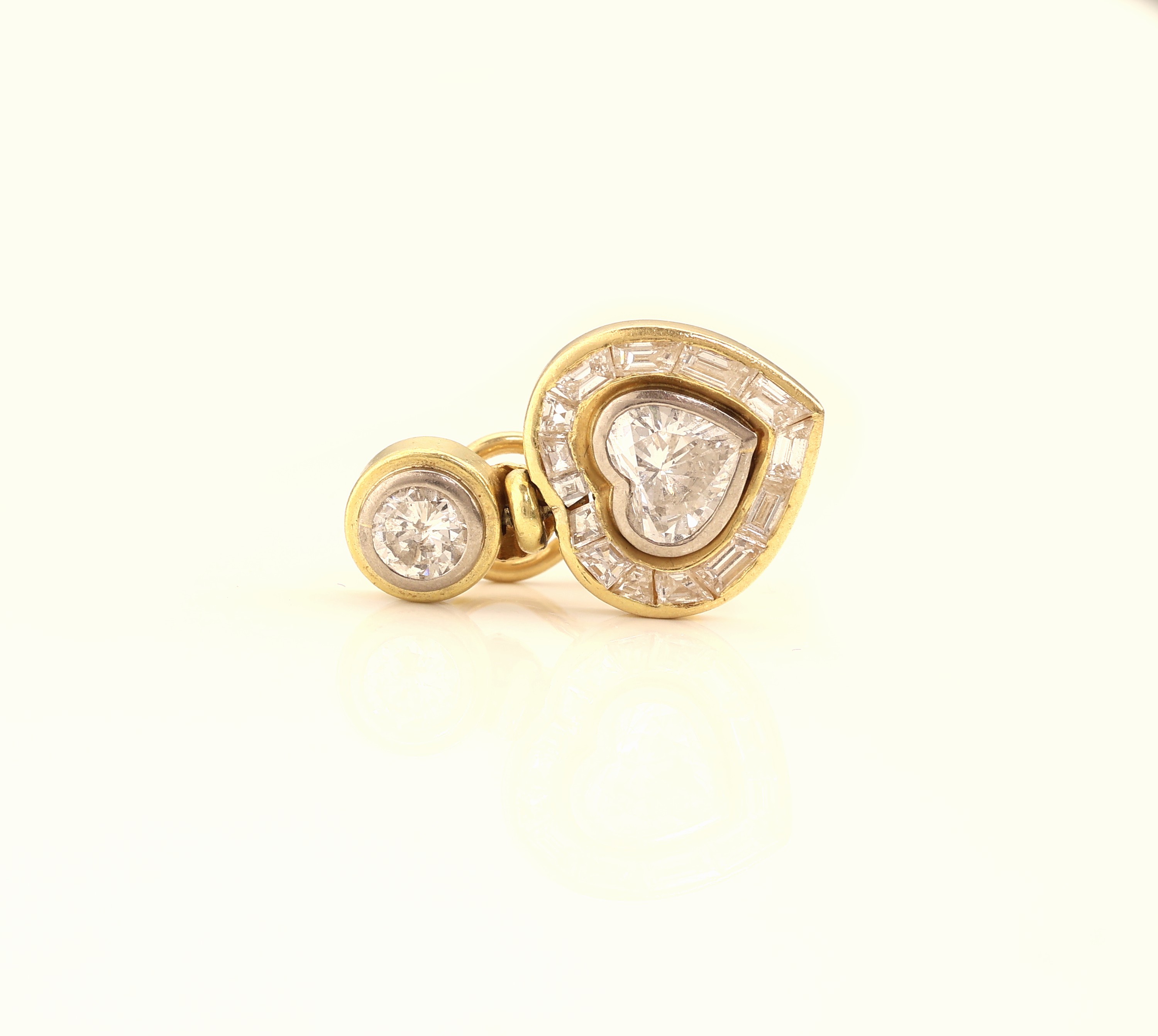 Detail c: Paar 18 kt Gold Diamant-Ohrstecker, GG/WG 750/000, qualitätvolle Verarbeitung, 2 Brillanten zus. ca. 0.80 ct Weiß/p1, bewegl. Abhängung, 2 ...