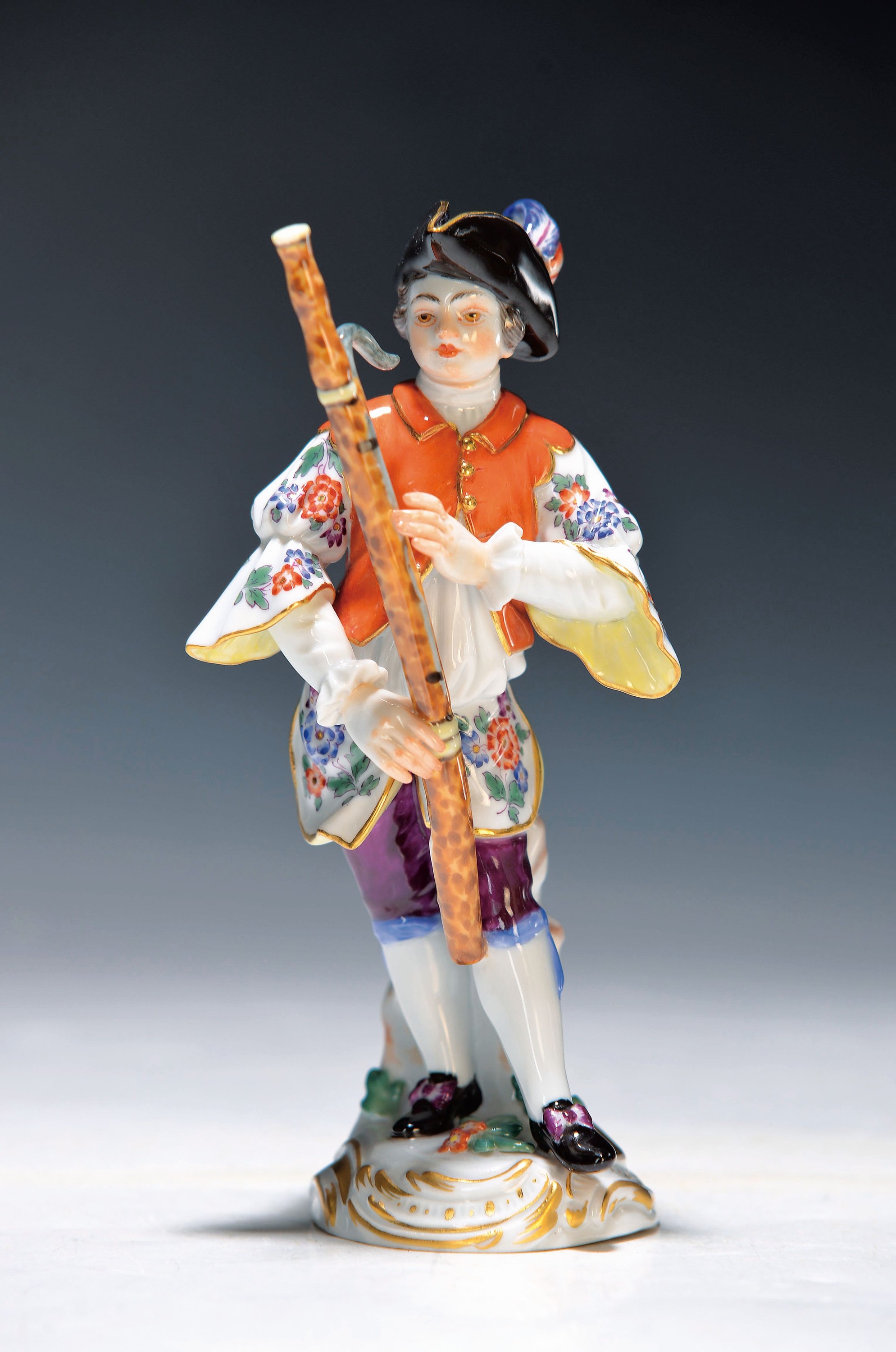 Porzellanfigur, Meissen, 20. Jh., 1. Wahl, Fagottspieler, bunt bemalt, Goldstaffage, H. ca. 14cm