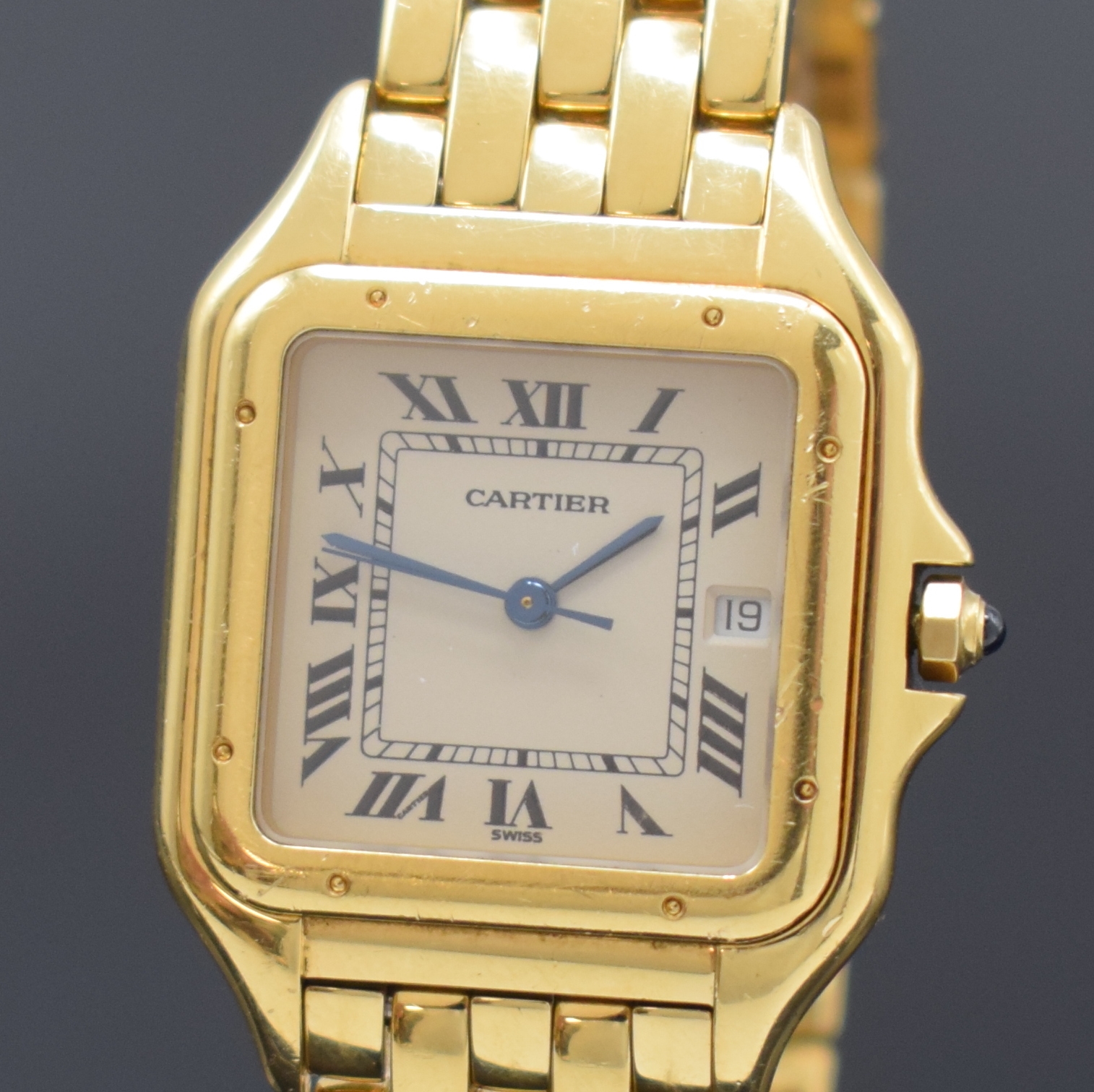 Detail a: CARTIER Panthere Armbanduhr in GG 750/000 mit GG 750/000 Gliederband Referenz 887968, Schweiz um 1990, quarz, massives Goldgehäuse, Boden 8-fach ...