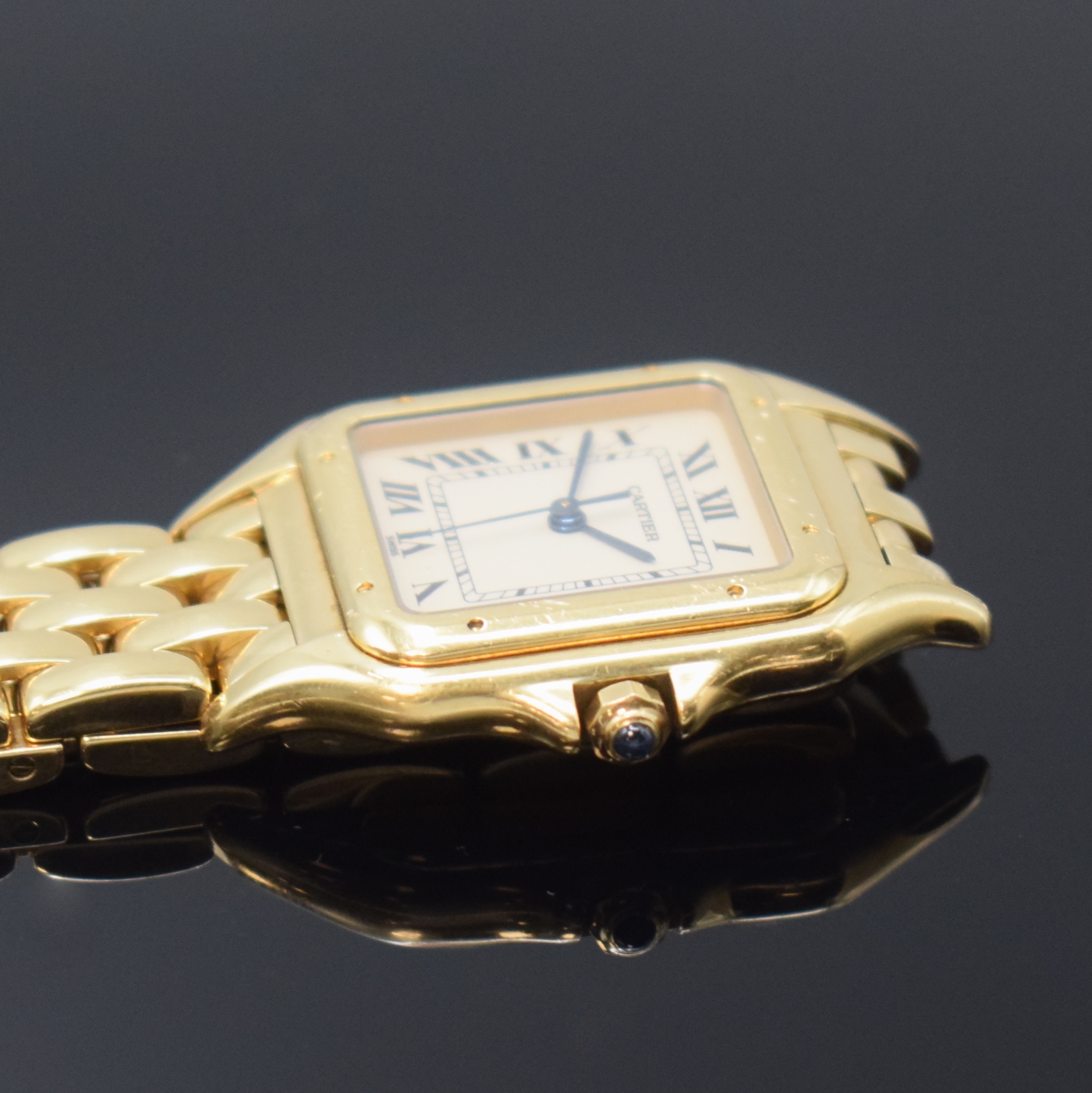 Detail c: CARTIER Panthere Armbanduhr in GG 750/000 mit GG 750/000 Gliederband Referenz 887968, Schweiz um 1990, quarz, massives Goldgehäuse, Boden 8-fach ...