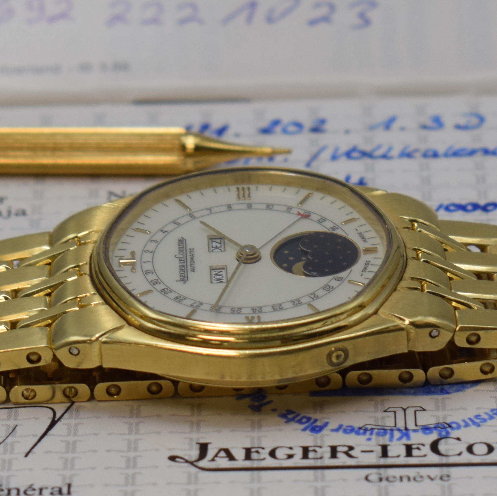 Detail d: Jaeger-LeCoultre Albatros seltene, schwere Herrenarmbanduhr in GG 750/000 mit Vollkalender Referenz 121.202.1.3D, Automatik, tonneauförm. Gehäuse ...
