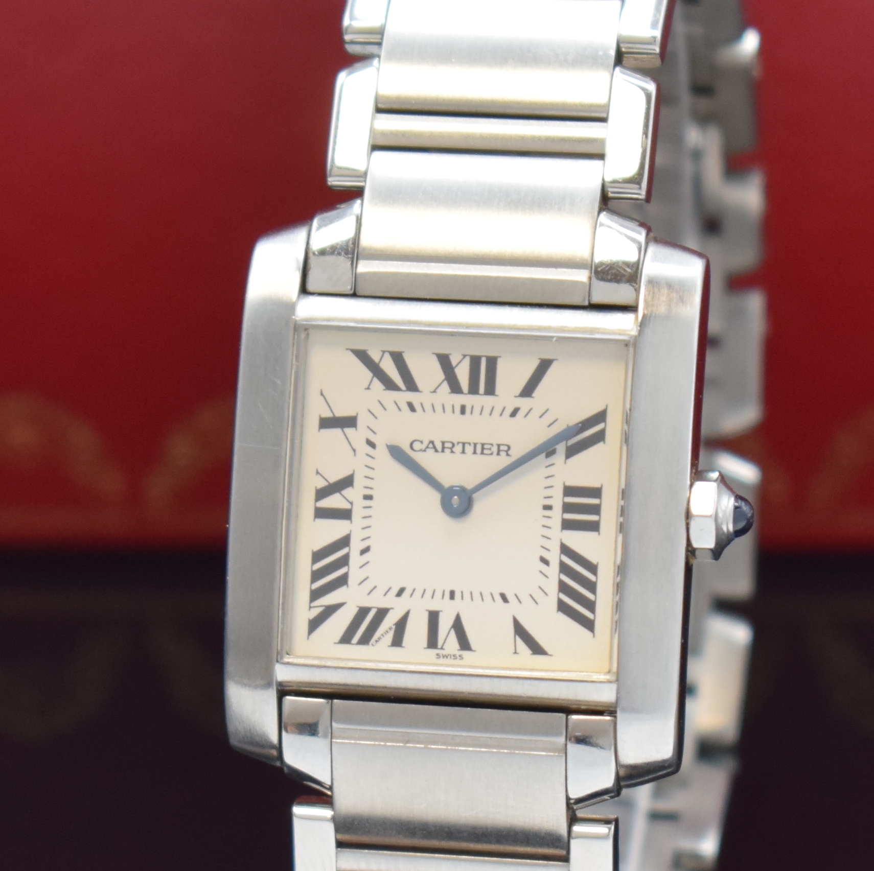 Detail a: CARTIER Tank Francaise Damenarmbanduhr Referenz 2301, Schweiz um 1995, quarz, Edelstahlgeh. inkl. orig. Gliederband m. dopp. Faltschl., Boden 4-fach ...