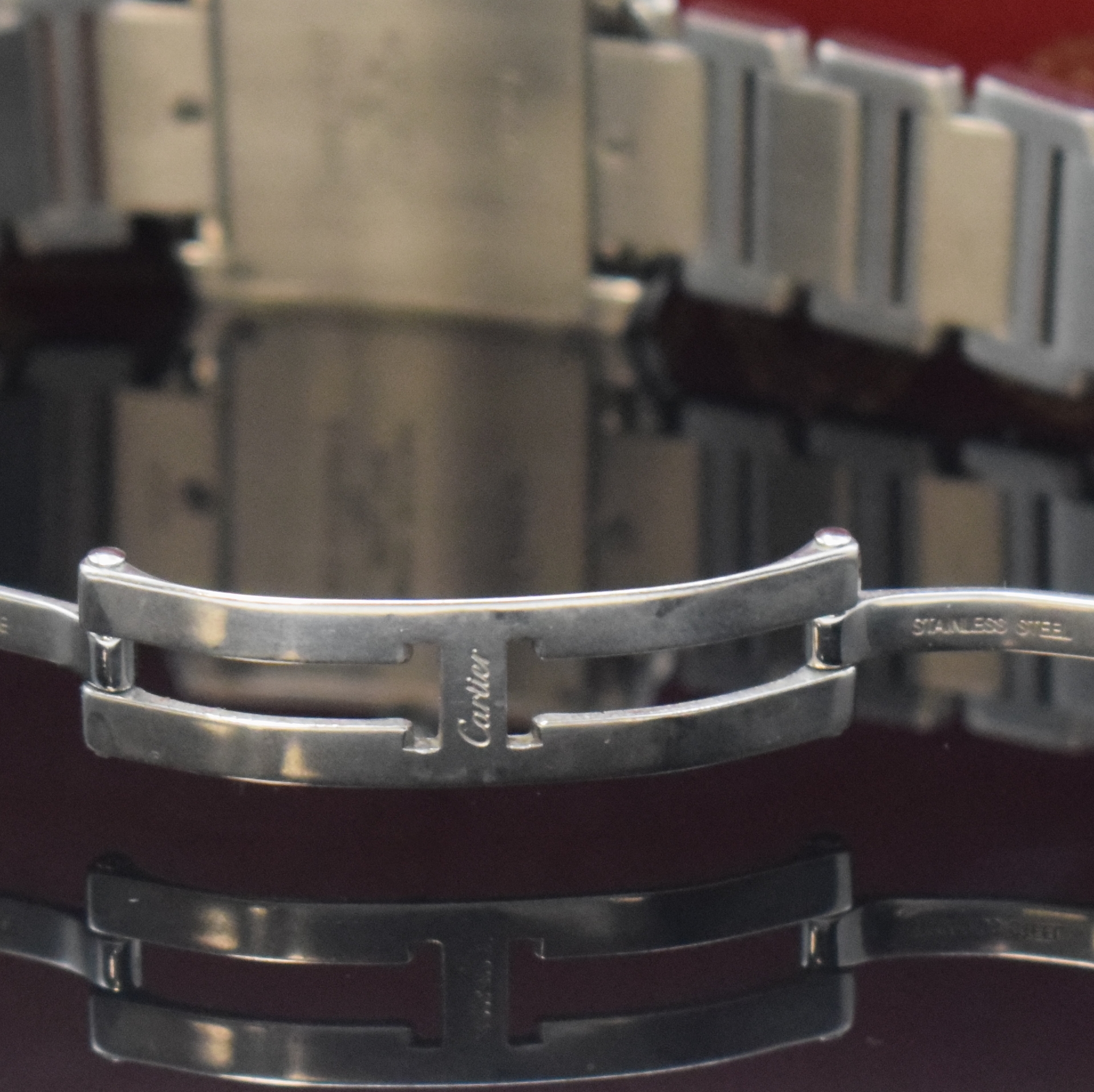 Detail b: CARTIER Tank Francaise Damenarmbanduhr Referenz 2301, Schweiz um 1995, quarz, Edelstahlgeh. inkl. orig. Gliederband m. dopp. Faltschl., Boden 4-fach ...