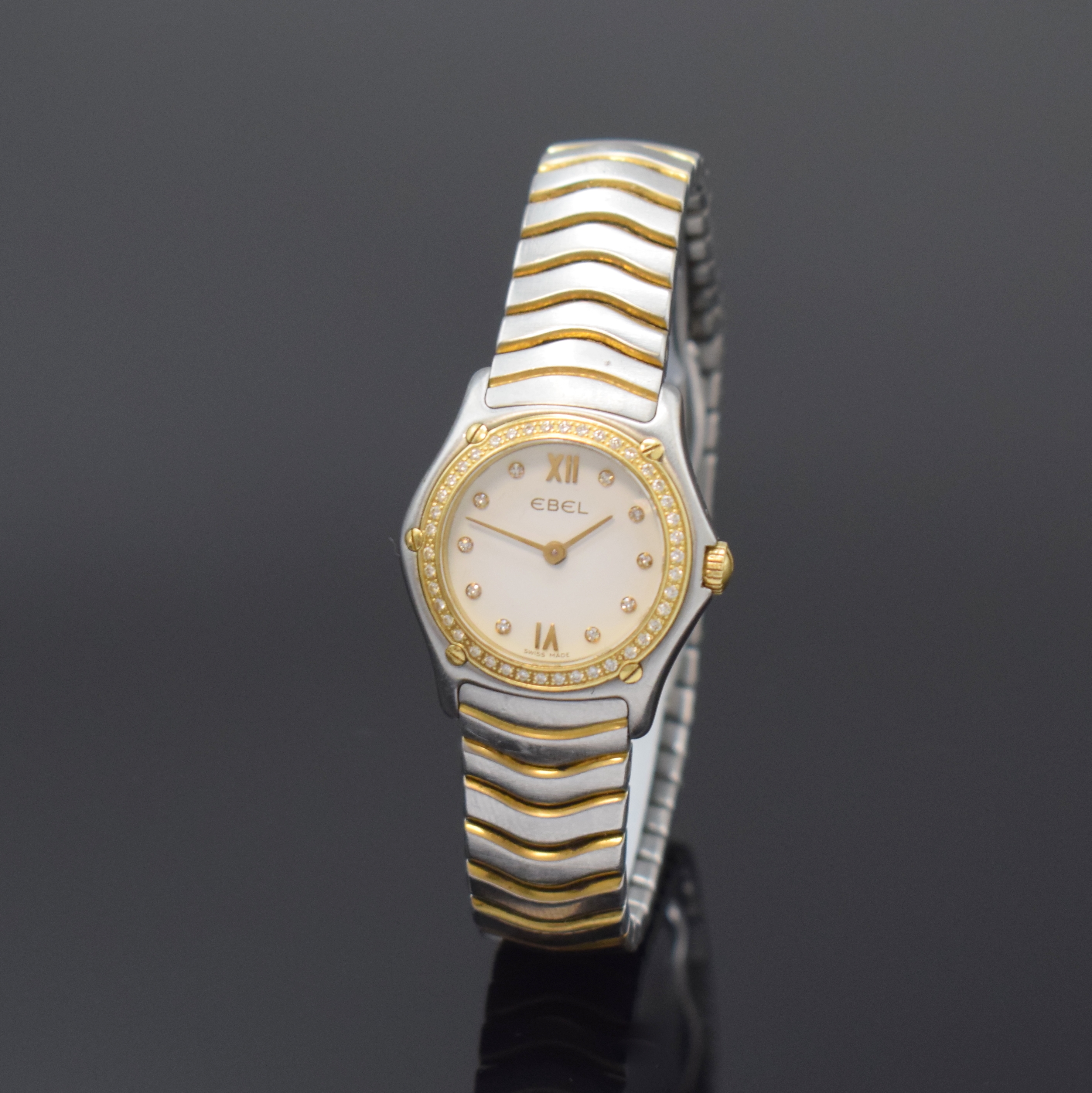 EBEL Classic Sport Damenarmbanduhr mit Diamantbesatz Referenz 1157F14, Schweiz um 1995, quarz, Edelstahl/Gold inkl. Wellengliederband m. dopp. ...