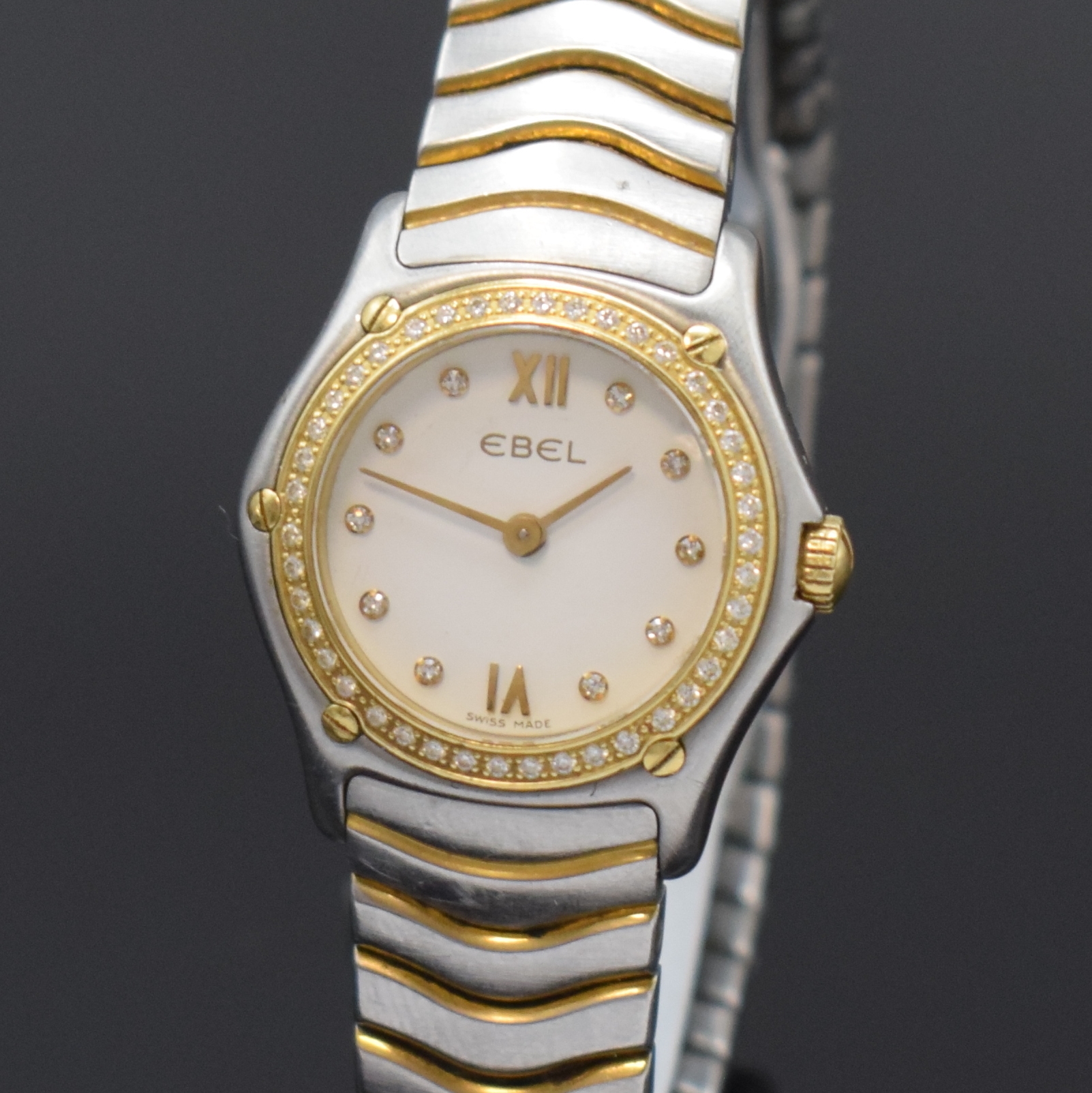 Detail a: EBEL Classic Sport Damenarmbanduhr mit Diamantbesatz Referenz 1157F14, Schweiz um 1995, quarz, Edelstahl/Gold inkl. Wellengliederband m. dopp. ...
