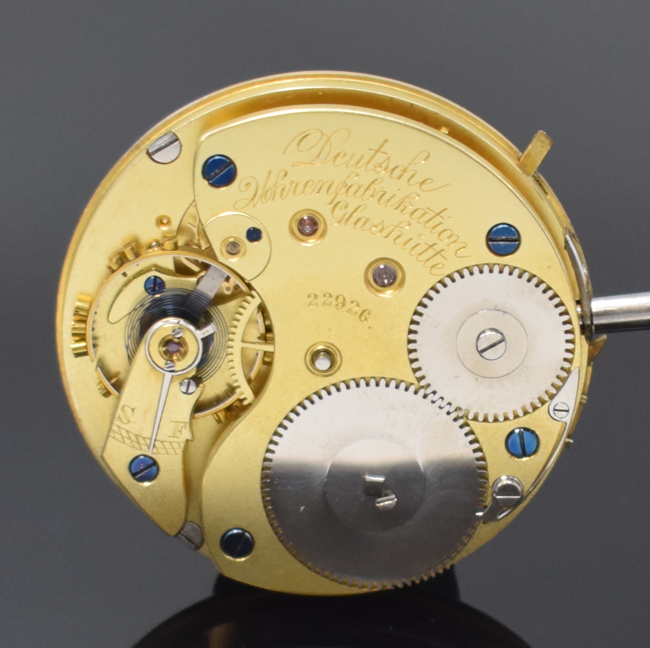 Detail a: DEUTSCHE UHRENFABRIKATION GLASHÜTTE Taschenuhrwerk, Deutschland um 1890, Kronenaufzug, Emailzifferbl. m. arab. Zahlen l. riss., gold. Zeiger, kl. ...