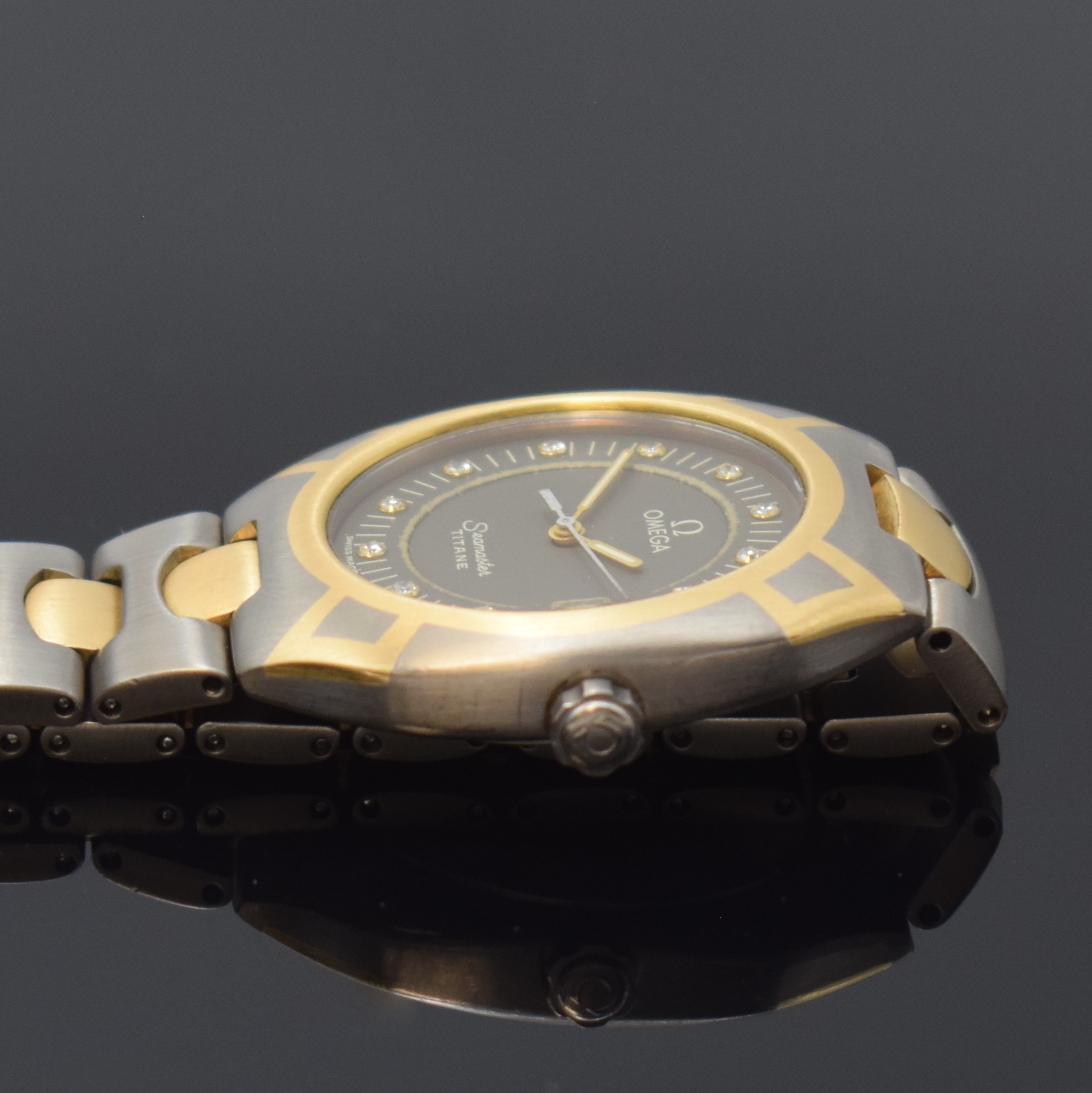 Detail c: OMEGA Seamaster Polaris Armbanduhr Referenz 3961100, Schweiz um 1985, quarz, goldintarsiertes Titangeh. inkl. Gliederband in Titan/Gold m. Faltschl., ...