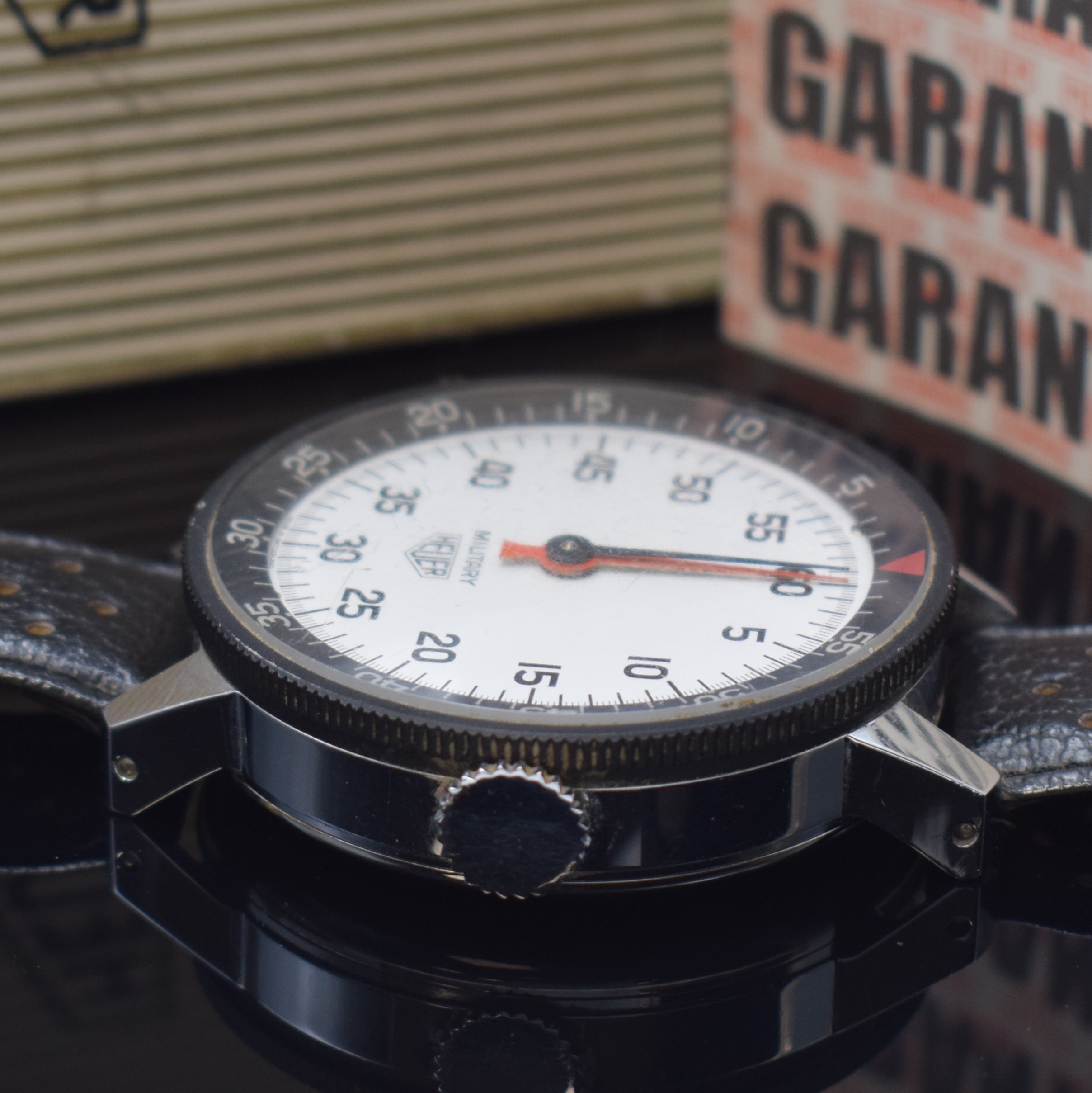 Detail c: HEUER Military sehr seltene Armband-Stoppuhr als Full-Set, Schweiz um 1969, Handaufzug, verchromtes Geh., Stahlboden aufgedr., Lederband, vers. ...