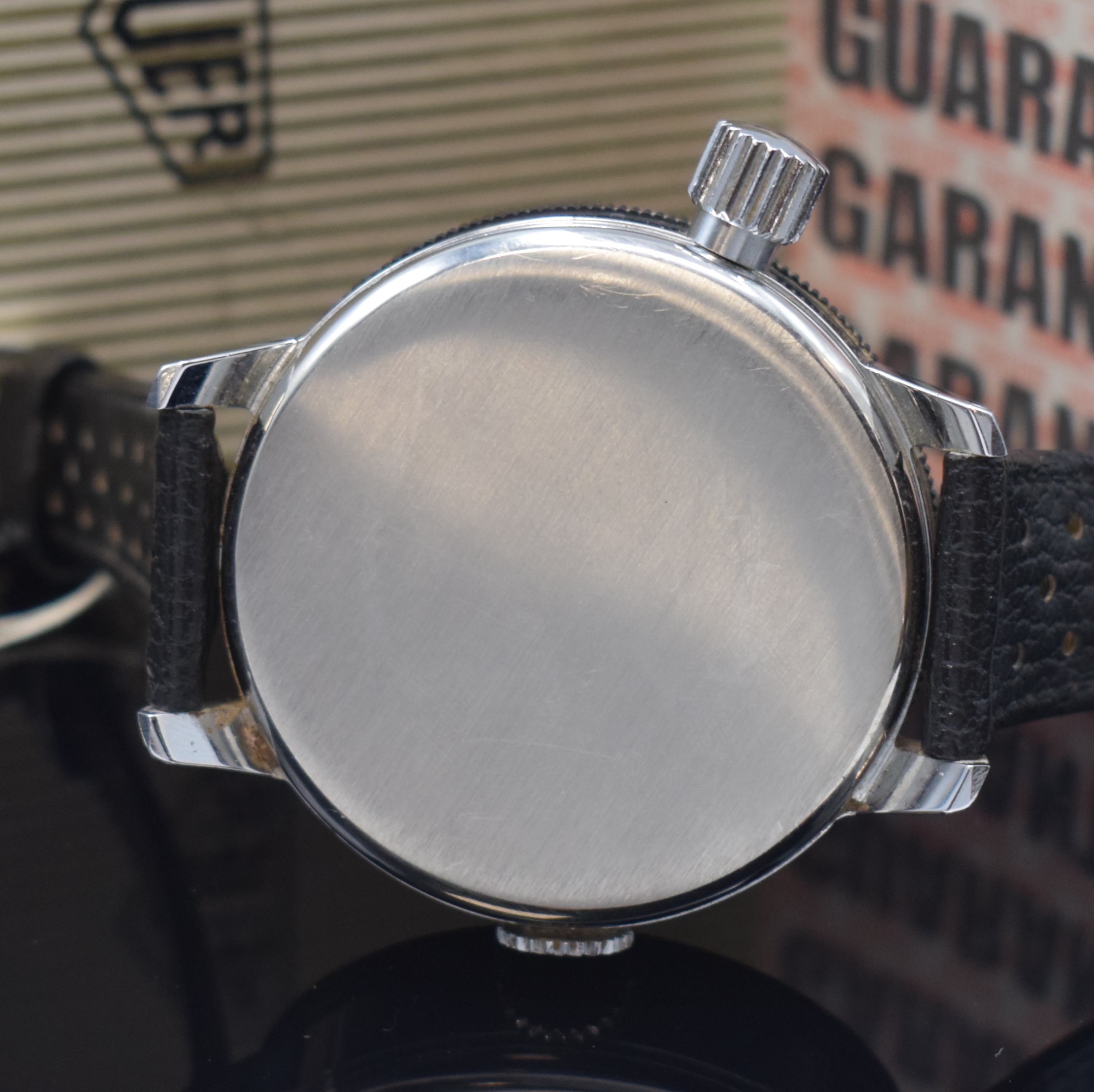 Detail d: HEUER Military sehr seltene Armband-Stoppuhr als Full-Set, Schweiz um 1969, Handaufzug, verchromtes Geh., Stahlboden aufgedr., Lederband, vers. ...