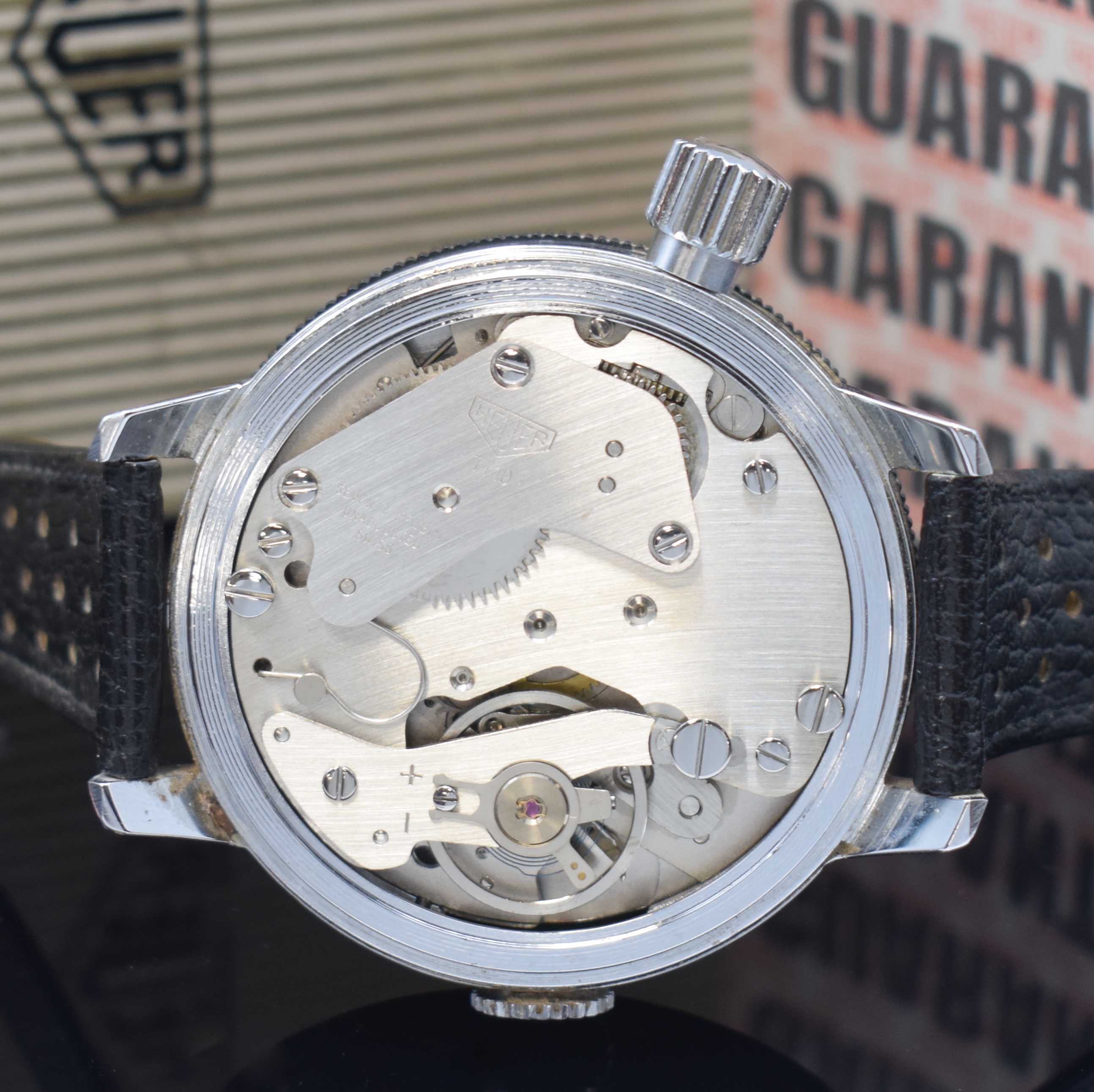 Detail e: HEUER Military sehr seltene Armband-Stoppuhr als Full-Set, Schweiz um 1969, Handaufzug, verchromtes Geh., Stahlboden aufgedr., Lederband, vers. ...