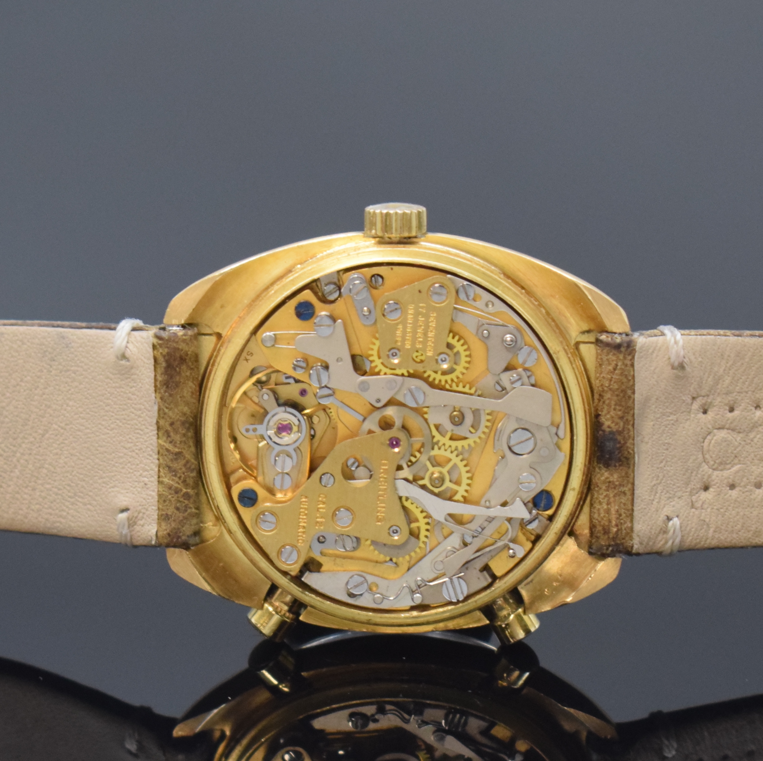 Detail e: BREITLING seltener Armbandchronograph Chrono- Matic in GG 750/000 Referenz 2118, Schweiz um 1971, Automatik, Boden aufgedr., Krone außen b. 9, silb. ...
