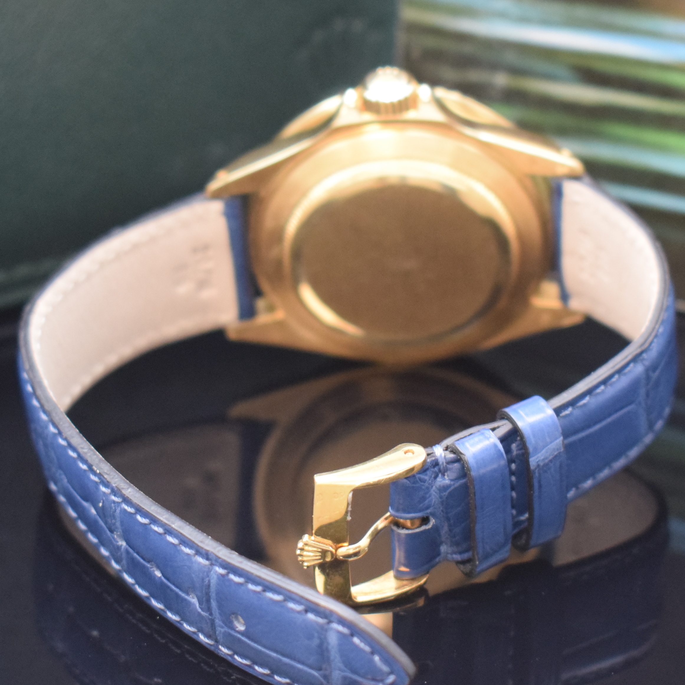 Detail b: ROLEX Herrenarmbanduhr Oyster Perpetual Date Submariner Referenz 16808 in GG 750/000, Schweiz um 1988, R-Serie, Automatik, massives Goldgeh. inkl. ...