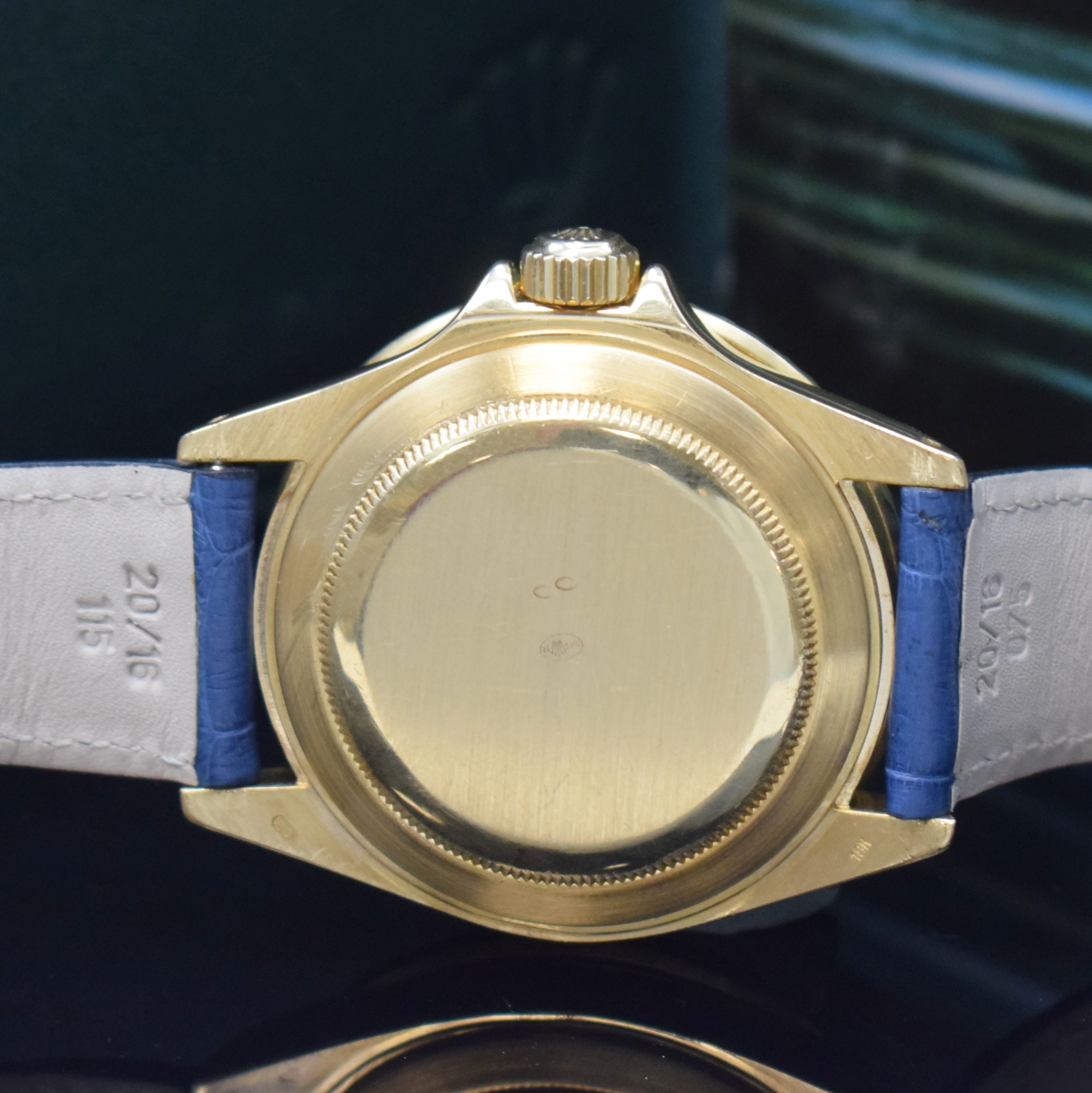 Detail e: ROLEX Herrenarmbanduhr Oyster Perpetual Date Submariner Referenz 16808 in GG 750/000, Schweiz um 1988, R-Serie, Automatik, massives Goldgeh. inkl. ...