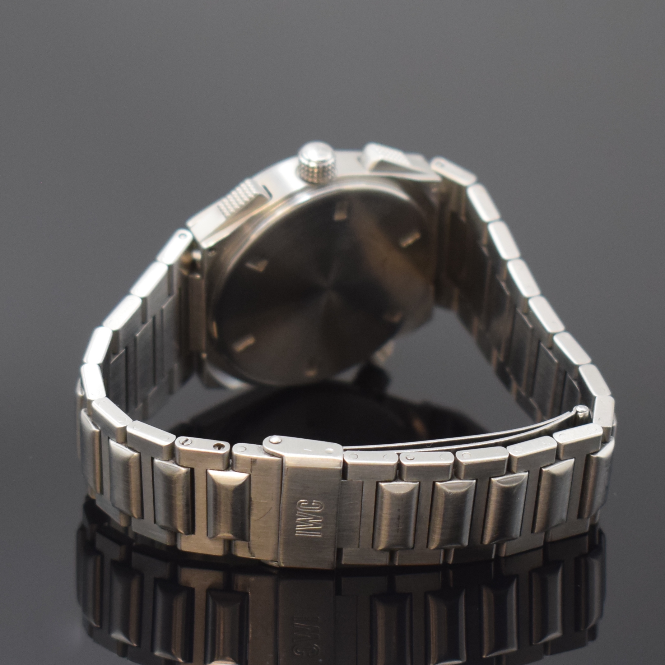Detail b: IWC Armbandchronograph mit Weckfunktion Serie Ingenieur Referenz 3805, Schweiz um 1995, quarz, Edelstahlgeh., Boden und Krone verschr., orig. ...