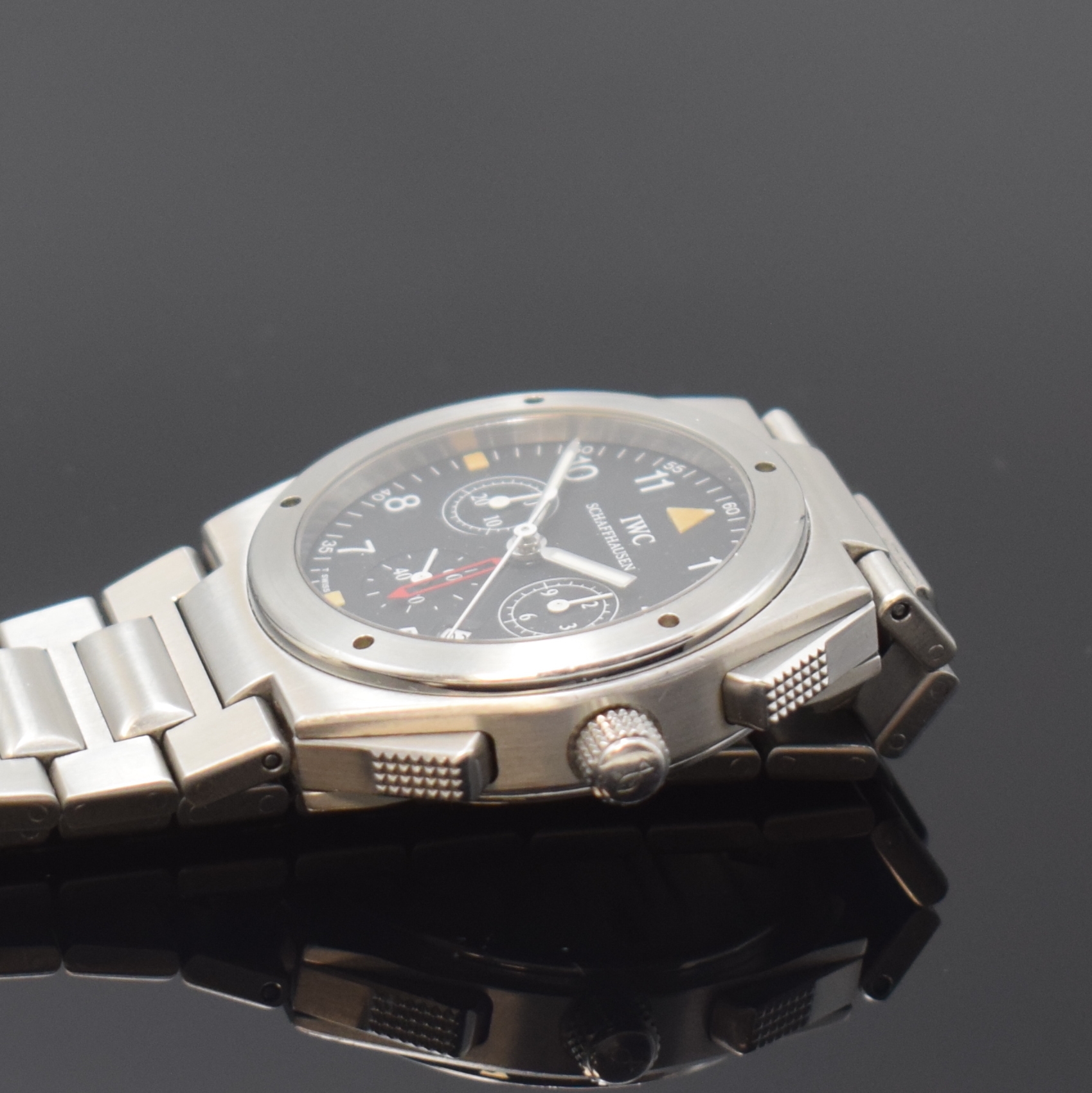 Detail c: IWC Armbandchronograph mit Weckfunktion Serie Ingenieur Referenz 3805, Schweiz um 1995, quarz, Edelstahlgeh., Boden und Krone verschr., orig. ...