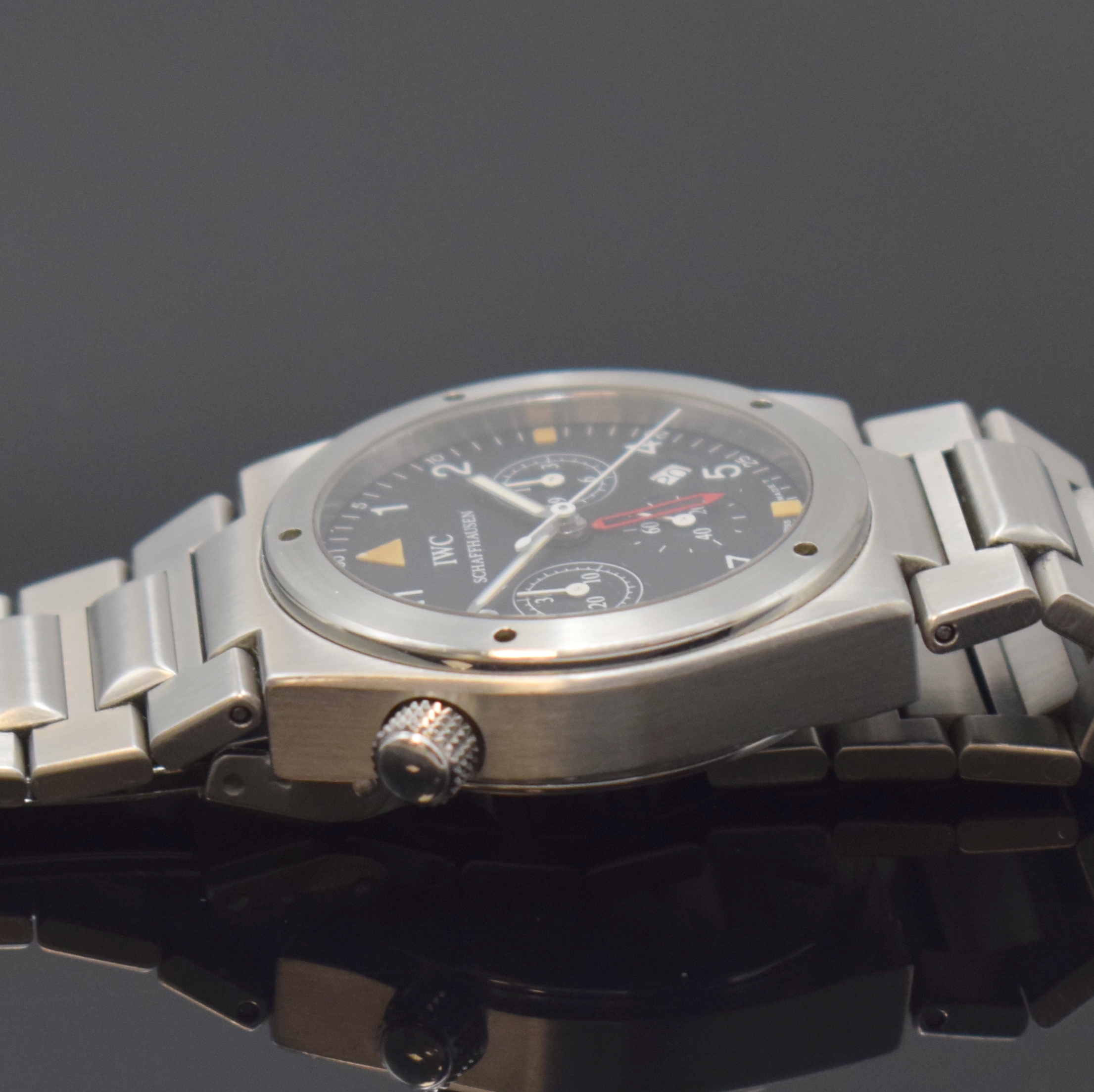 Detail d: IWC Armbandchronograph mit Weckfunktion Serie Ingenieur Referenz 3805, Schweiz um 1995, quarz, Edelstahlgeh., Boden und Krone verschr., orig. ...