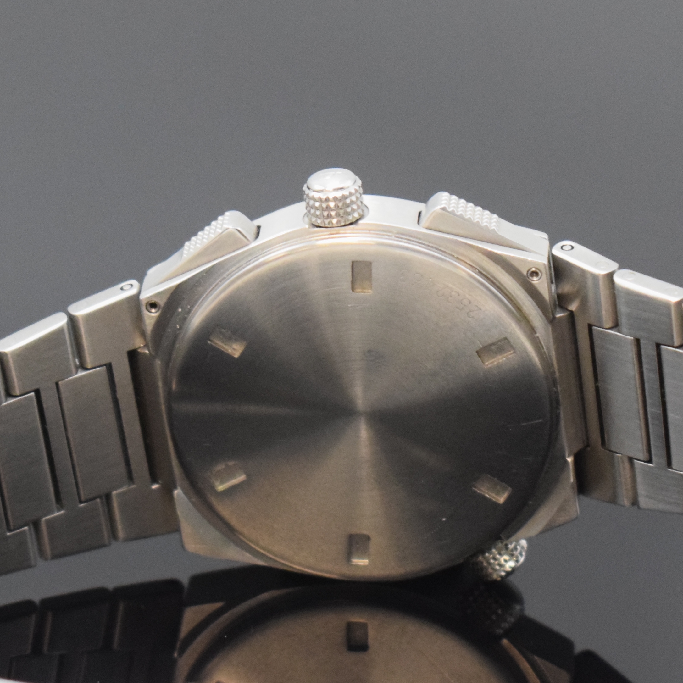 Detail e: IWC Armbandchronograph mit Weckfunktion Serie Ingenieur Referenz 3805, Schweiz um 1995, quarz, Edelstahlgeh., Boden und Krone verschr., orig. ...