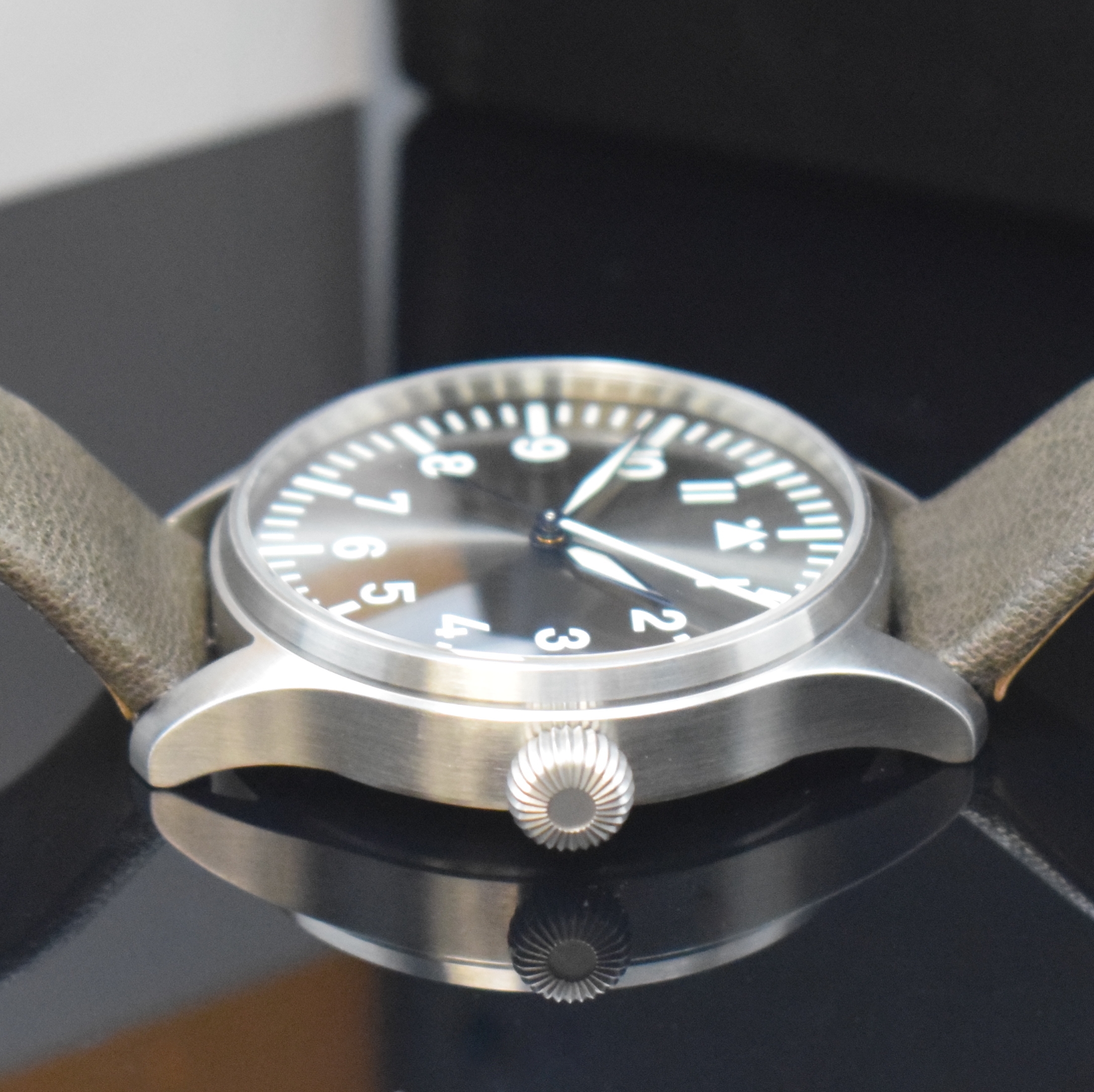 Detail b: STOWA seltene, auf 100 Stück limitierte Armbanduhr Flieger 36 grey, Automatik, beids. vergl. Edelstahlgeh. inkl. Lederband m. orig. Dornschl., Boden ...