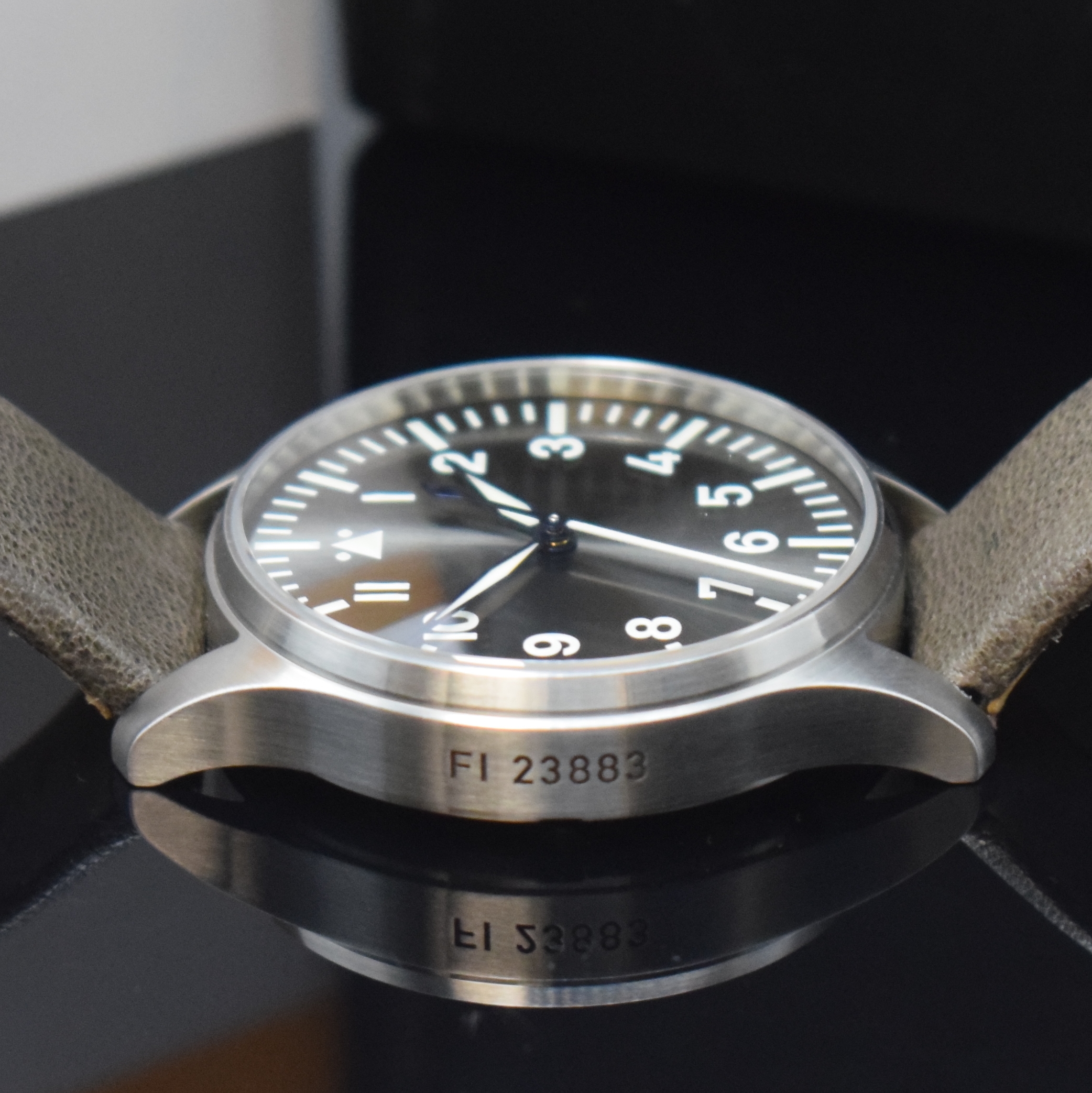 Detail c: STOWA seltene, auf 100 Stück limitierte Armbanduhr Flieger 36 grey, Automatik, beids. vergl. Edelstahlgeh. inkl. Lederband m. orig. Dornschl., Boden ...