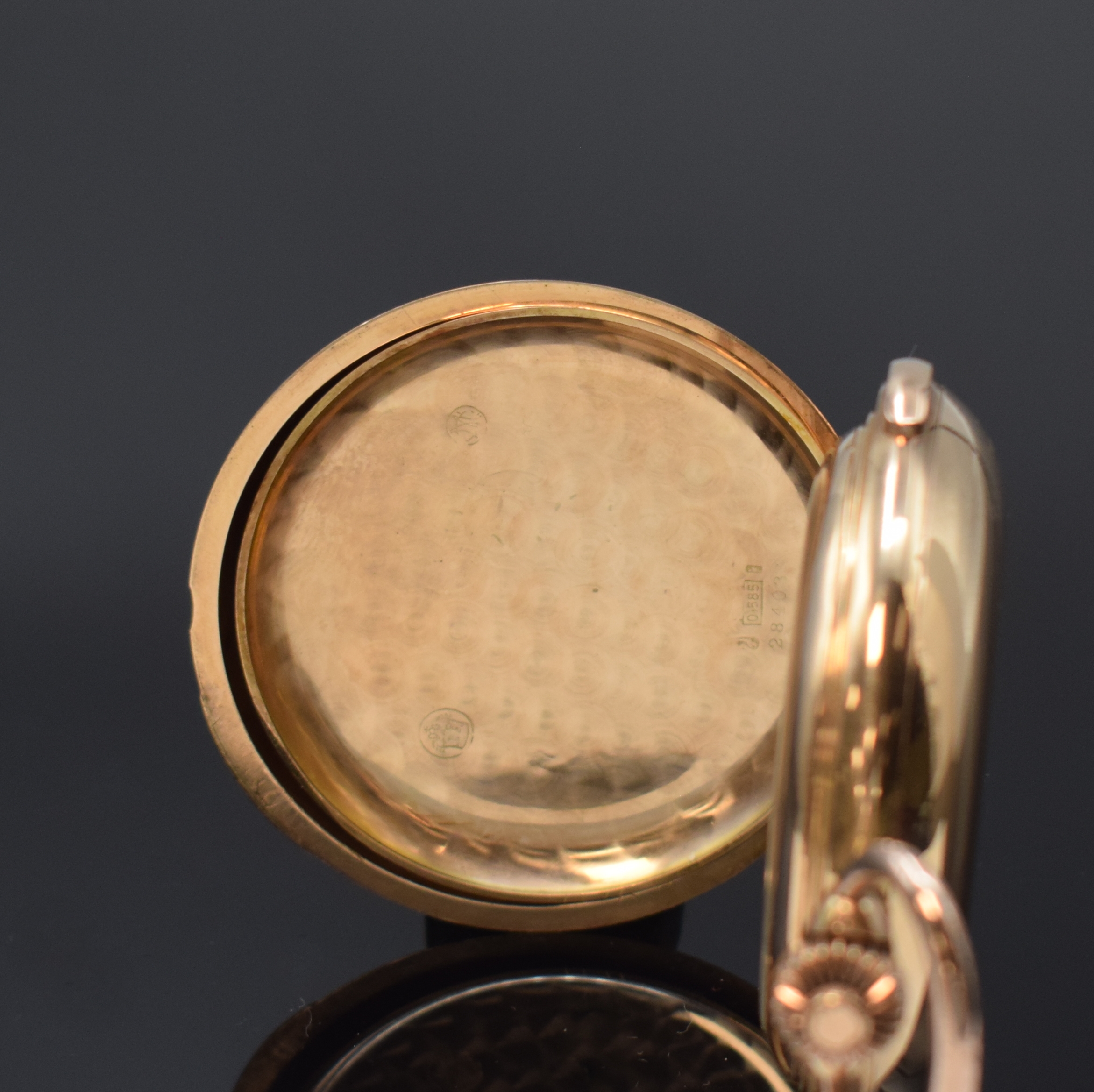 Detail e: Herrensavonette mit Minutenrepetition und Chronograph in RoseG 585/000, Schweiz um 1900, glattes 3-Deckel Goldgeh., Cuvette m. Medaillengrav., ...