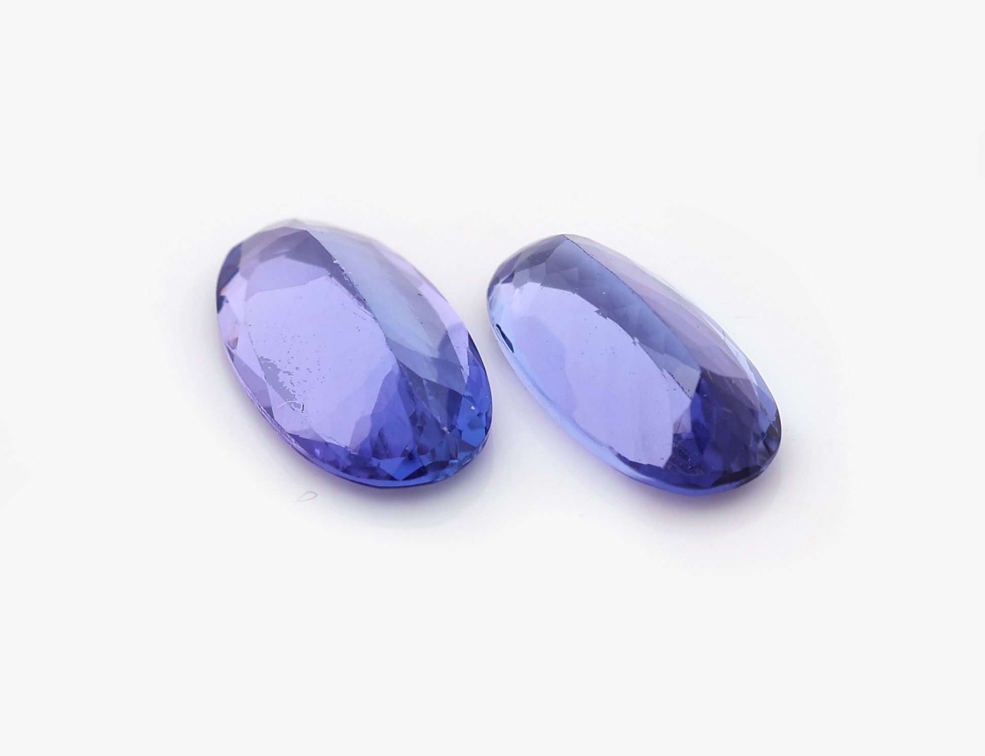 Detail a: Lot 2 lose Tansanite, zus. ca. 1.94 ct, ovalfacett.