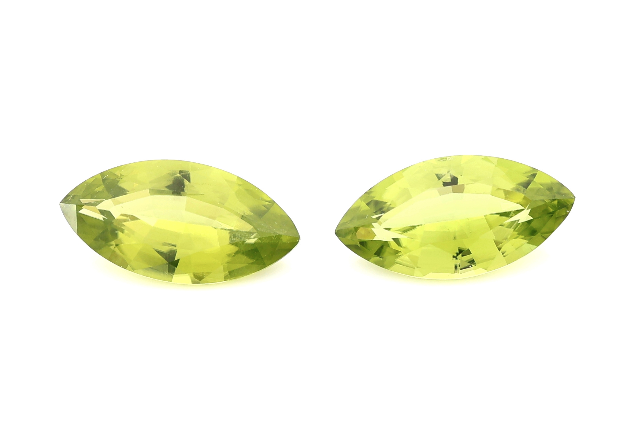 Lot 2 lose Peridots, zus. ca. 5.28 ct, facett. Navettes