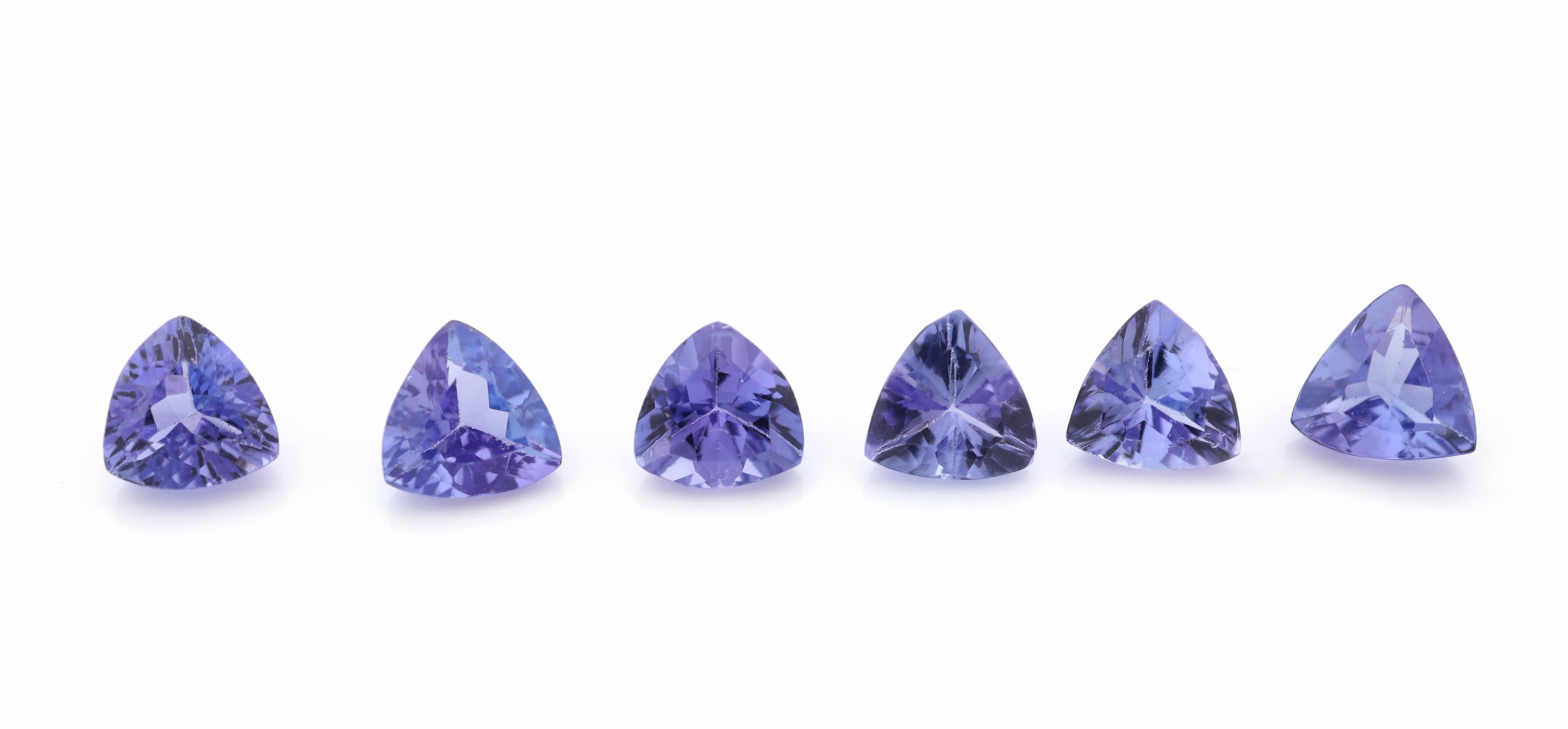 Lot 6 lose Tansanite, zus. ca. 2.99 ct, facett. Triangeln