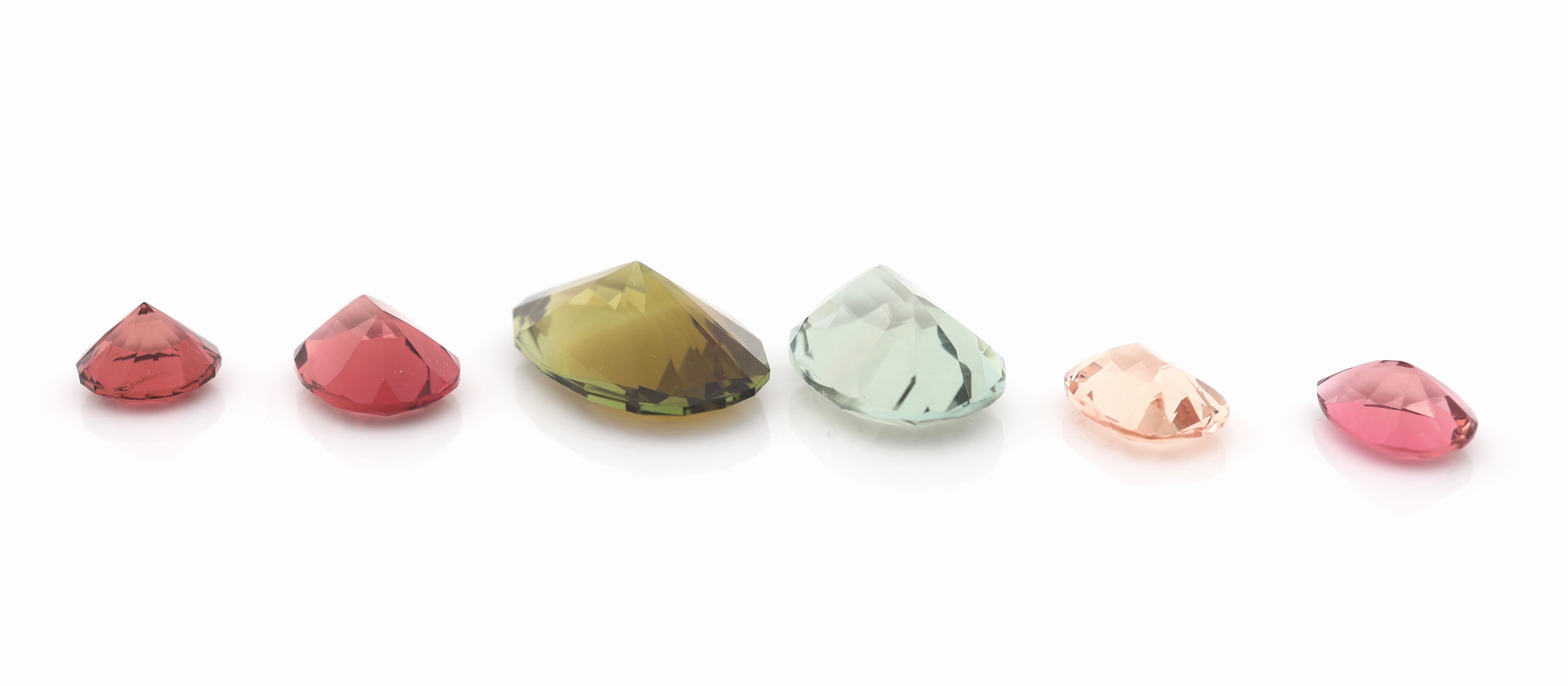 Detail b: Lot 6 lose Turmaline, zus. ca. 14.70 ct, versch. Größen, Farben und Schliffformen