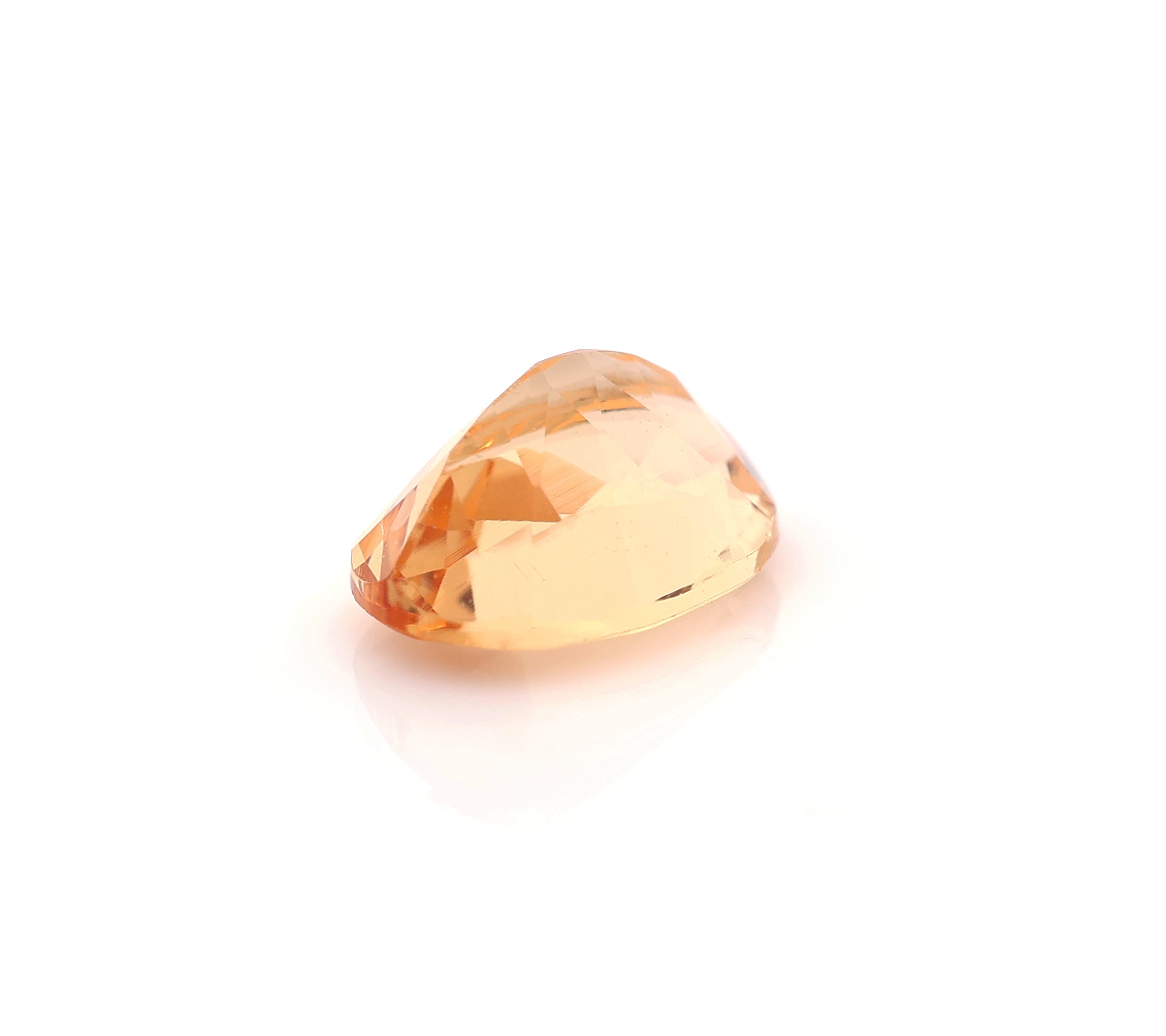 Detail b: Loser Imperialtopas, ca. 1.53 ct, ovalfacett.