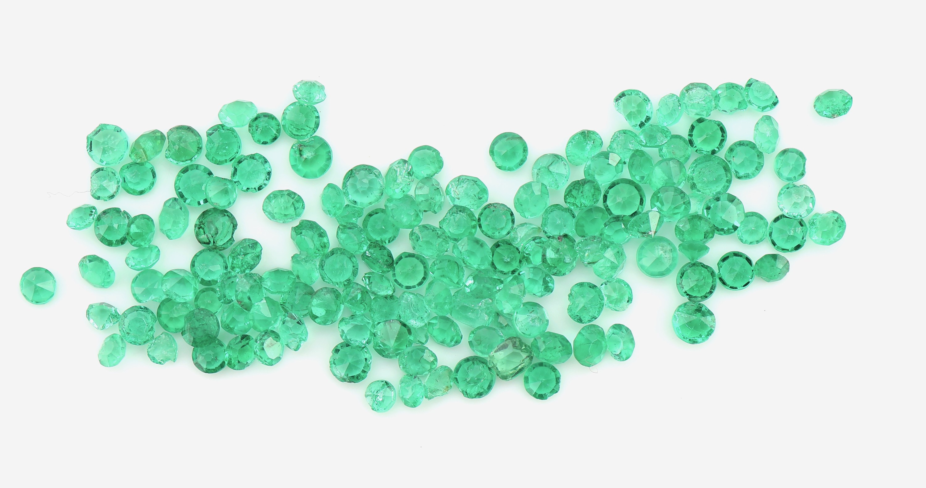 Lot lose Smaragde, zus. ca. 4.33 ct, versch. Schliffformen und Größen, Ausfassware